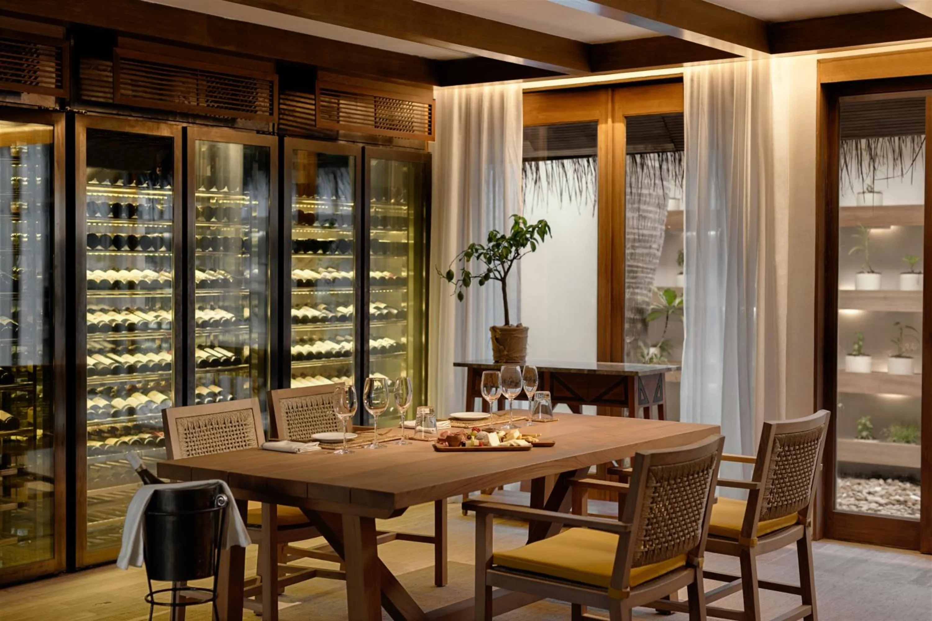 Restaurant/places to eat in Six Senses Kanuhura