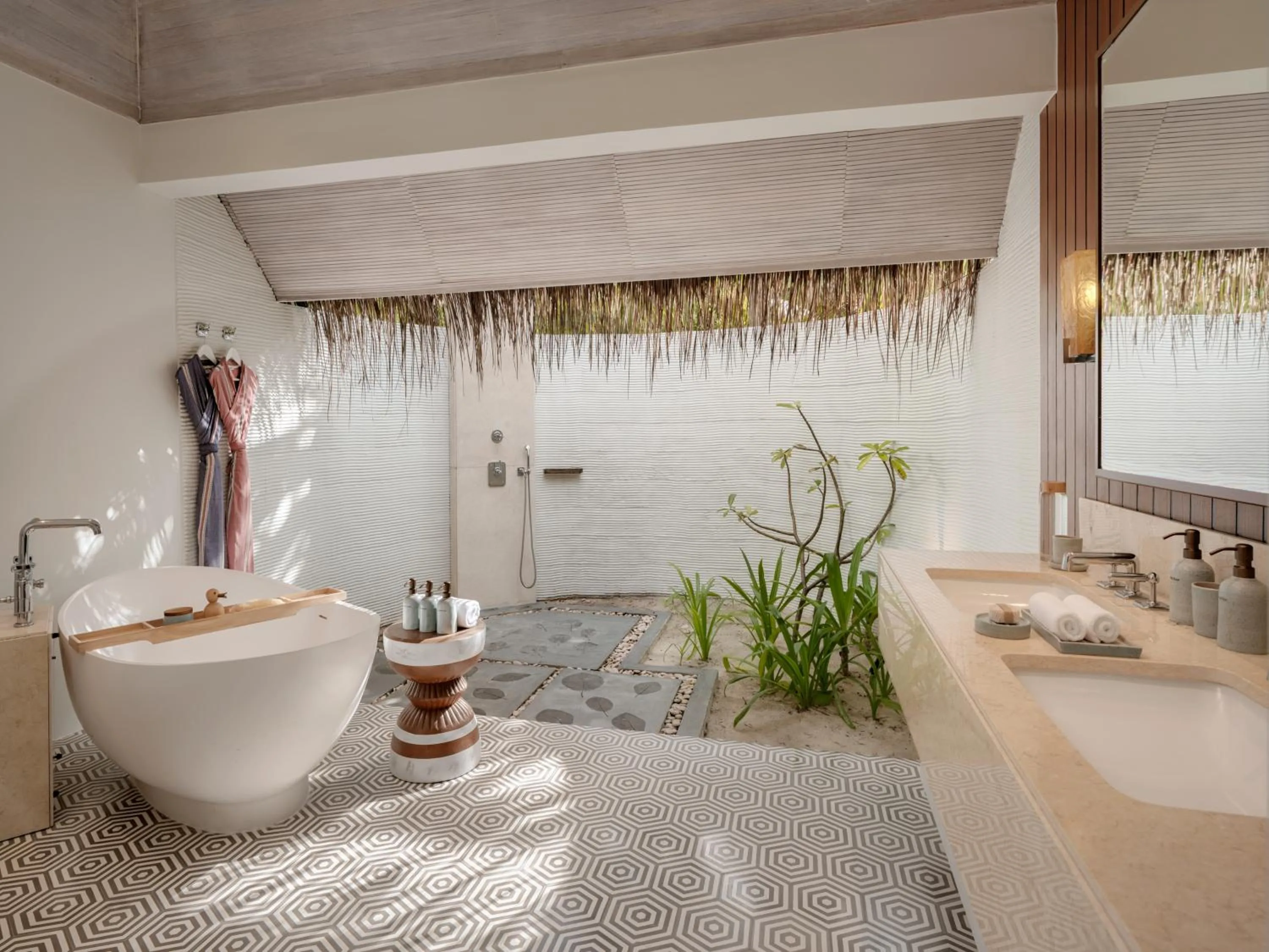 Shower in Six Senses Kanuhura