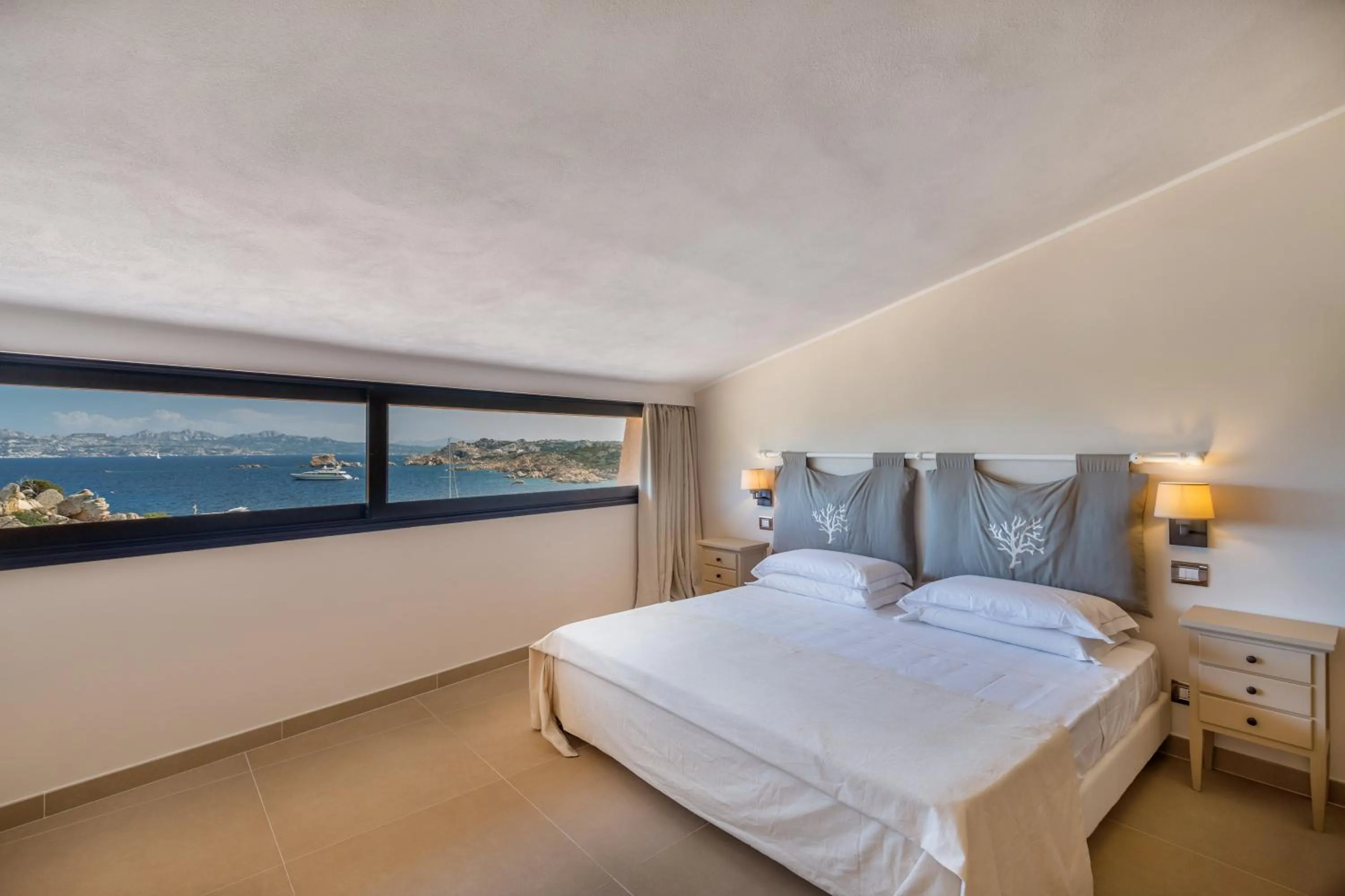 Bed in Hotel Cala Lunga