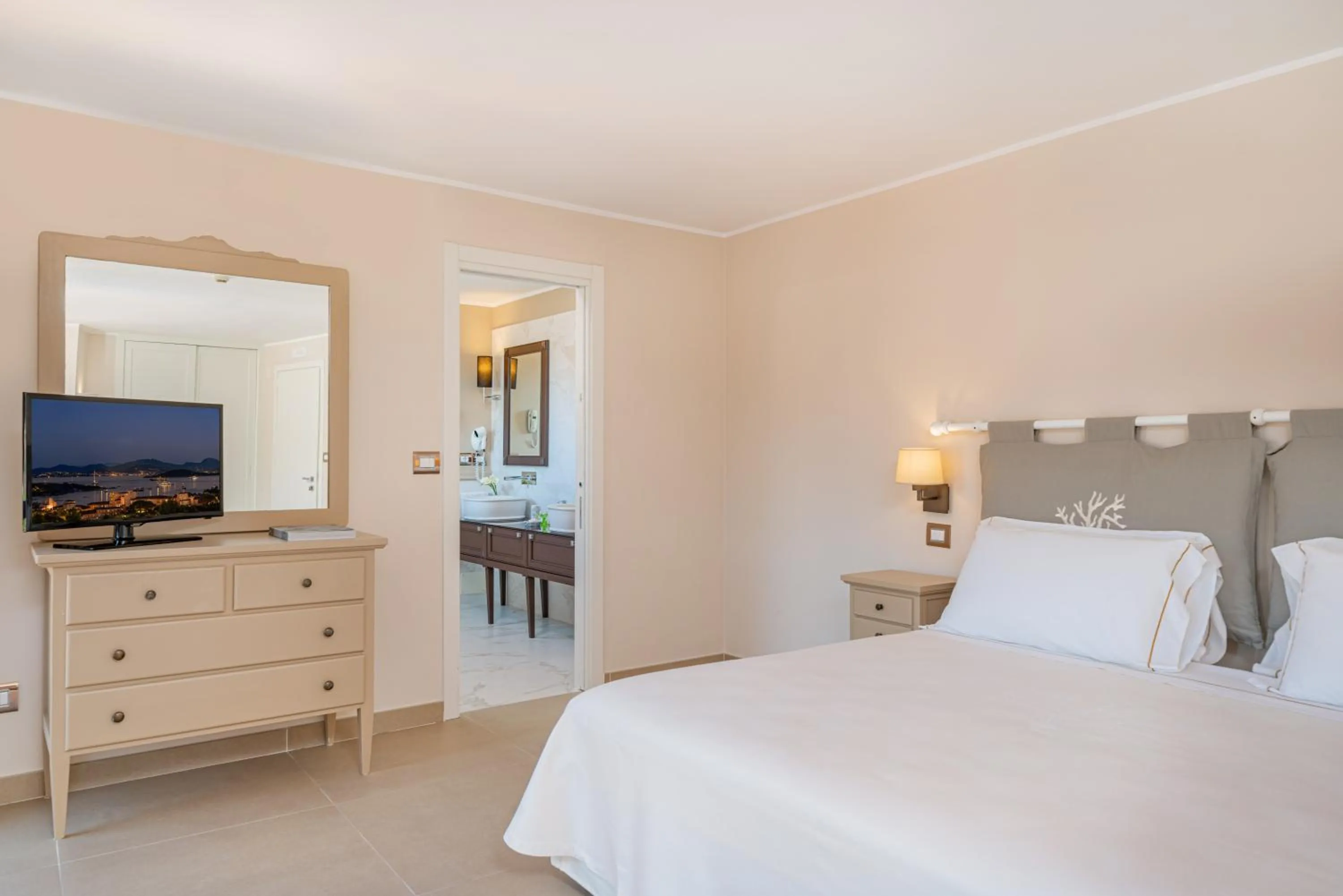 Bed in Hotel Cala Lunga