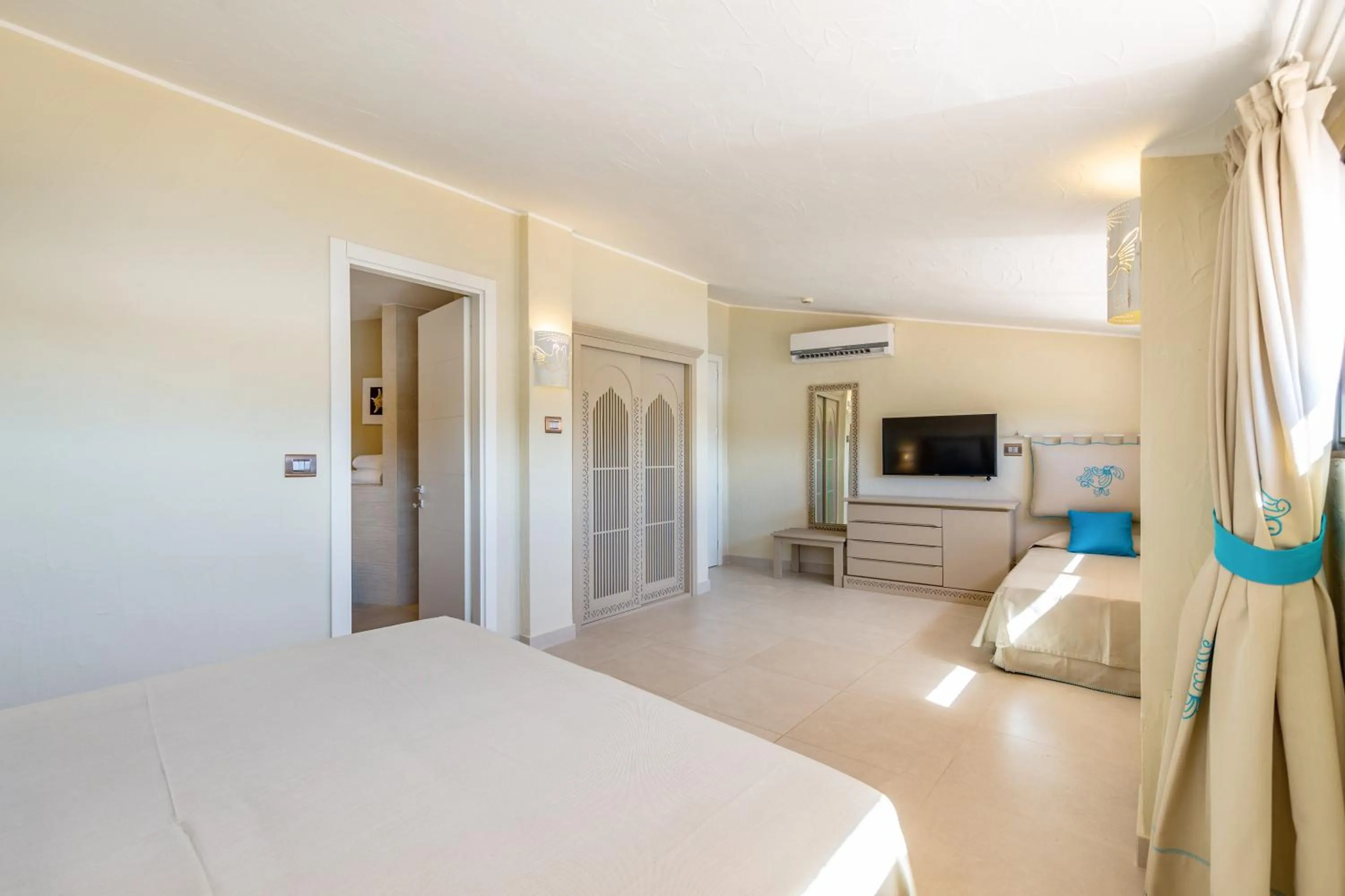 Bed in Hotel Cala Lunga