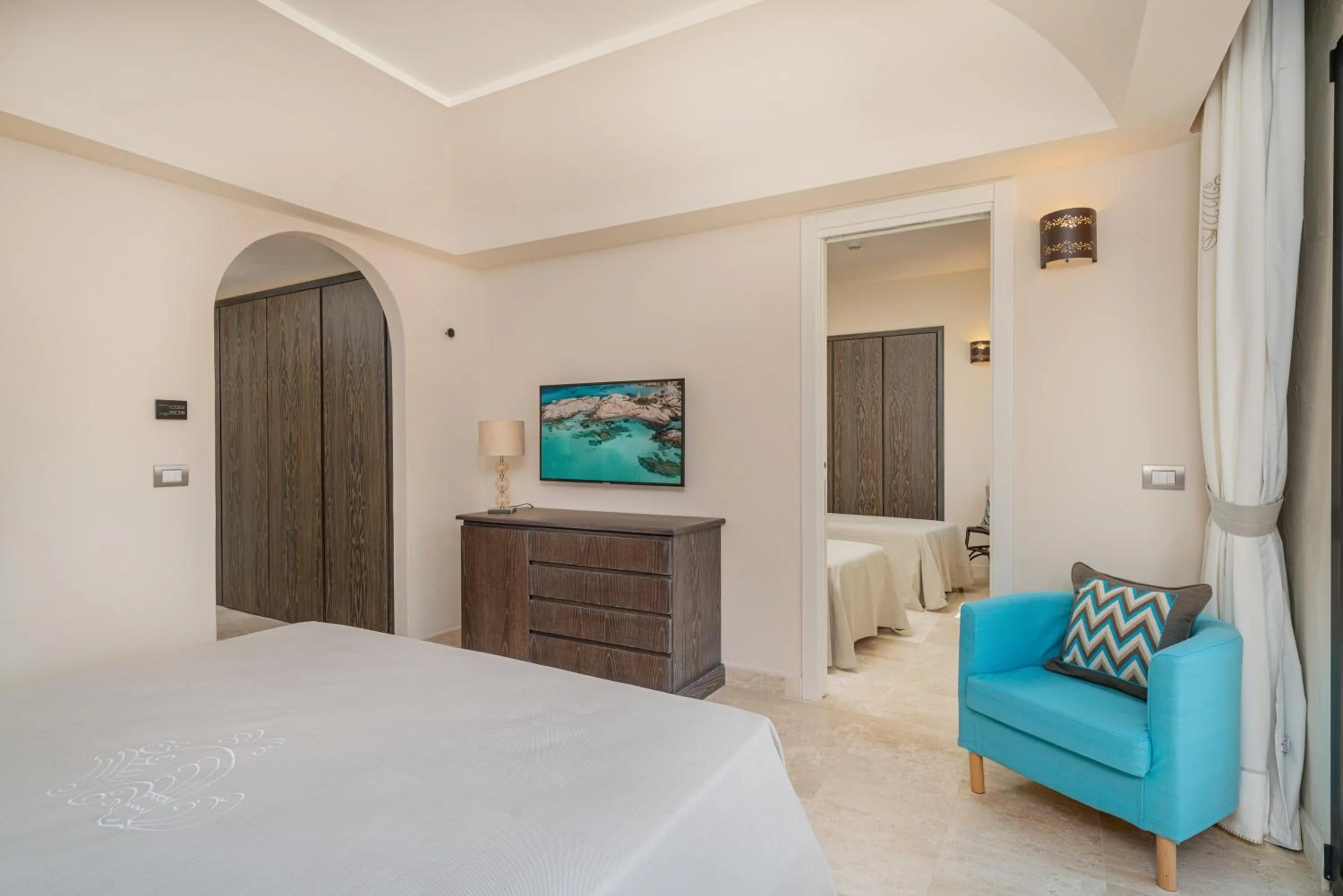 Prestige Two Bedroom Family Room with Partial Sea View in Hotel Cala Lunga
