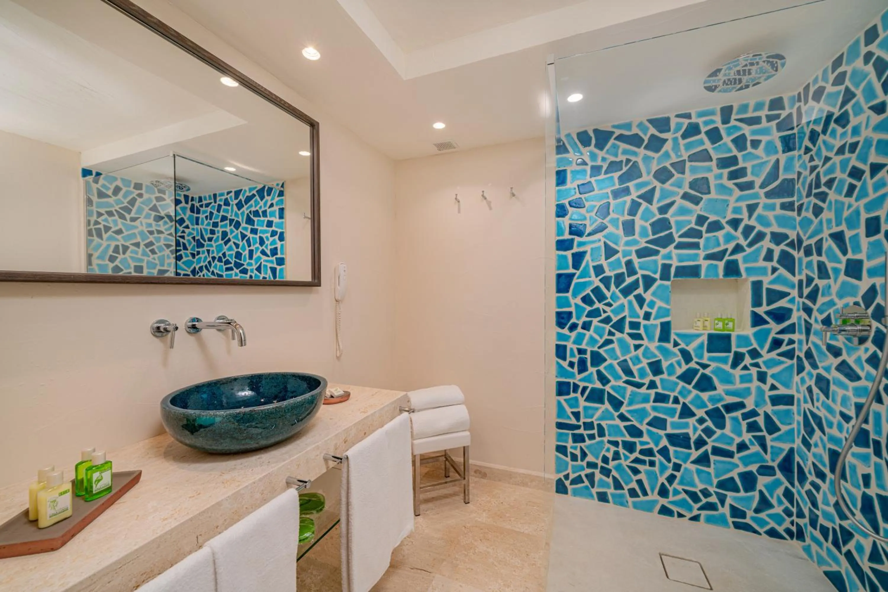 Bathroom in Hotel Cala Lunga