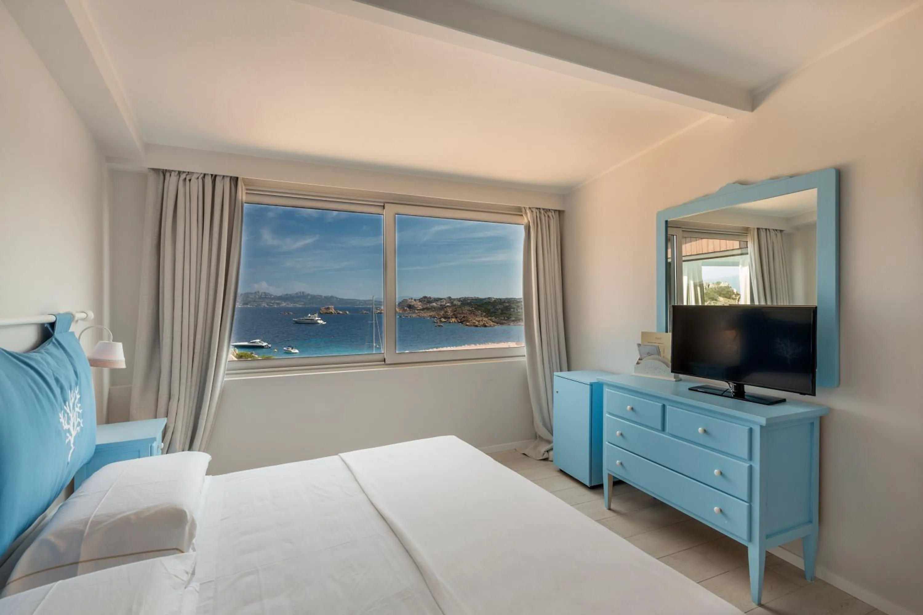 Bed in Hotel Cala Lunga