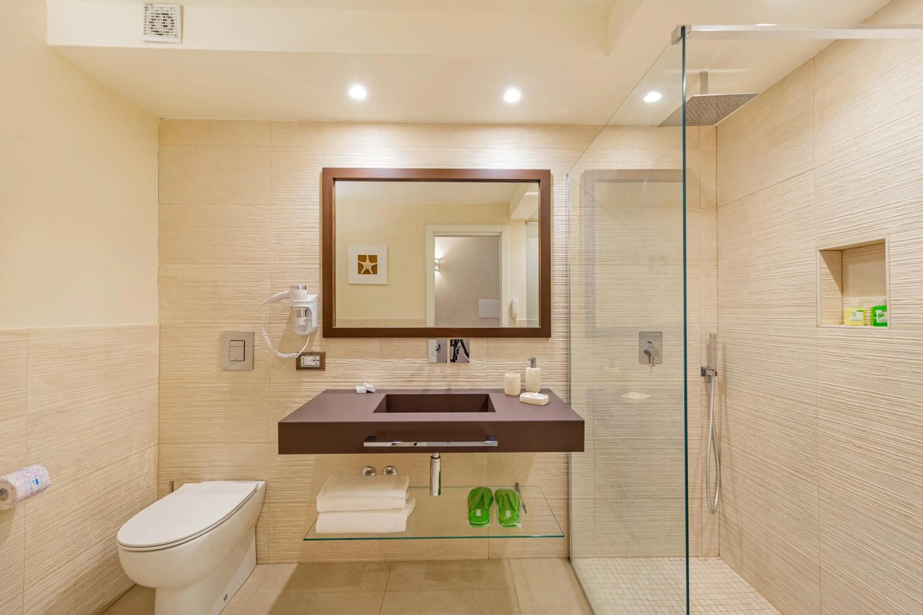 Bathroom in Hotel Cala Lunga