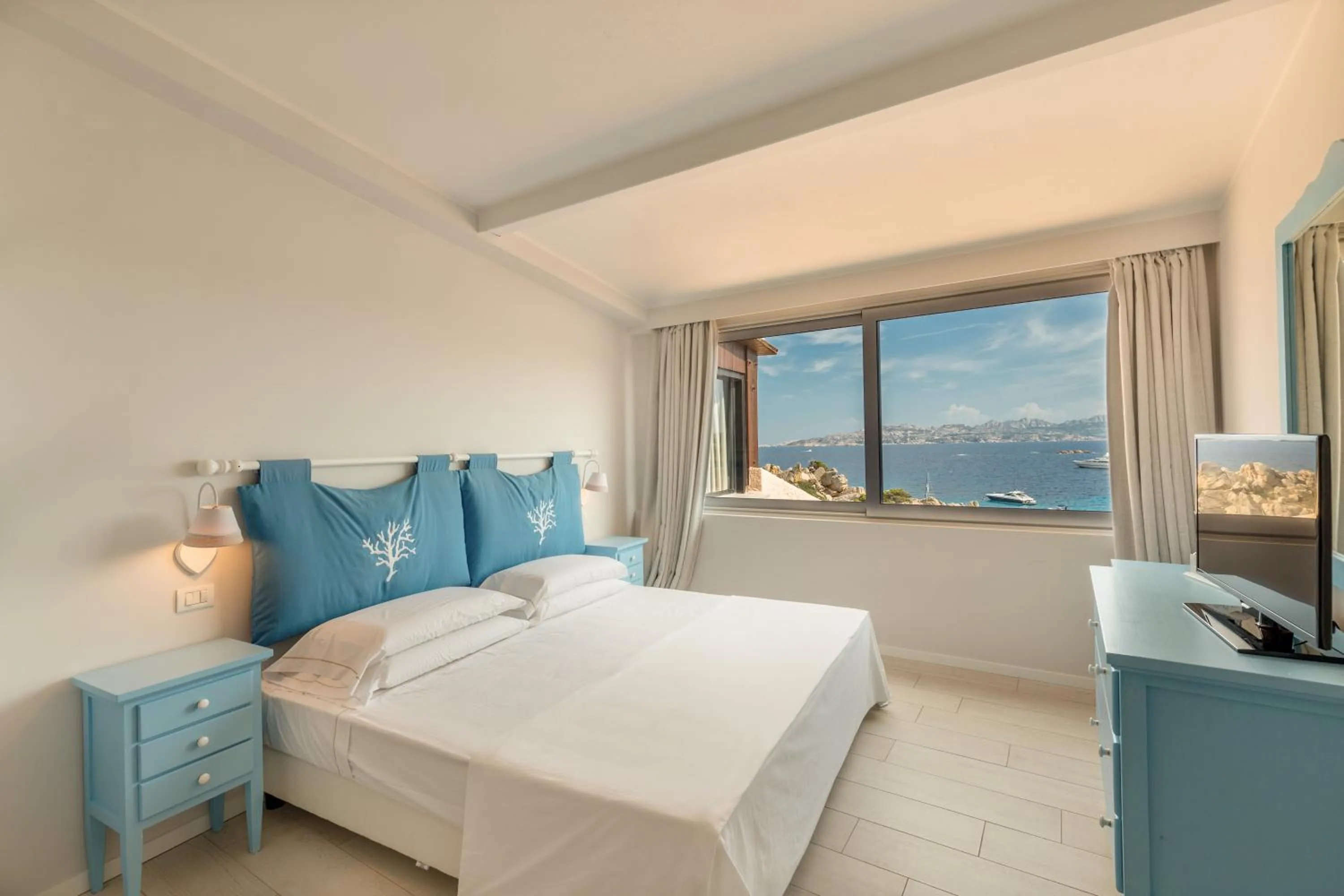 Bed in Hotel Cala Lunga