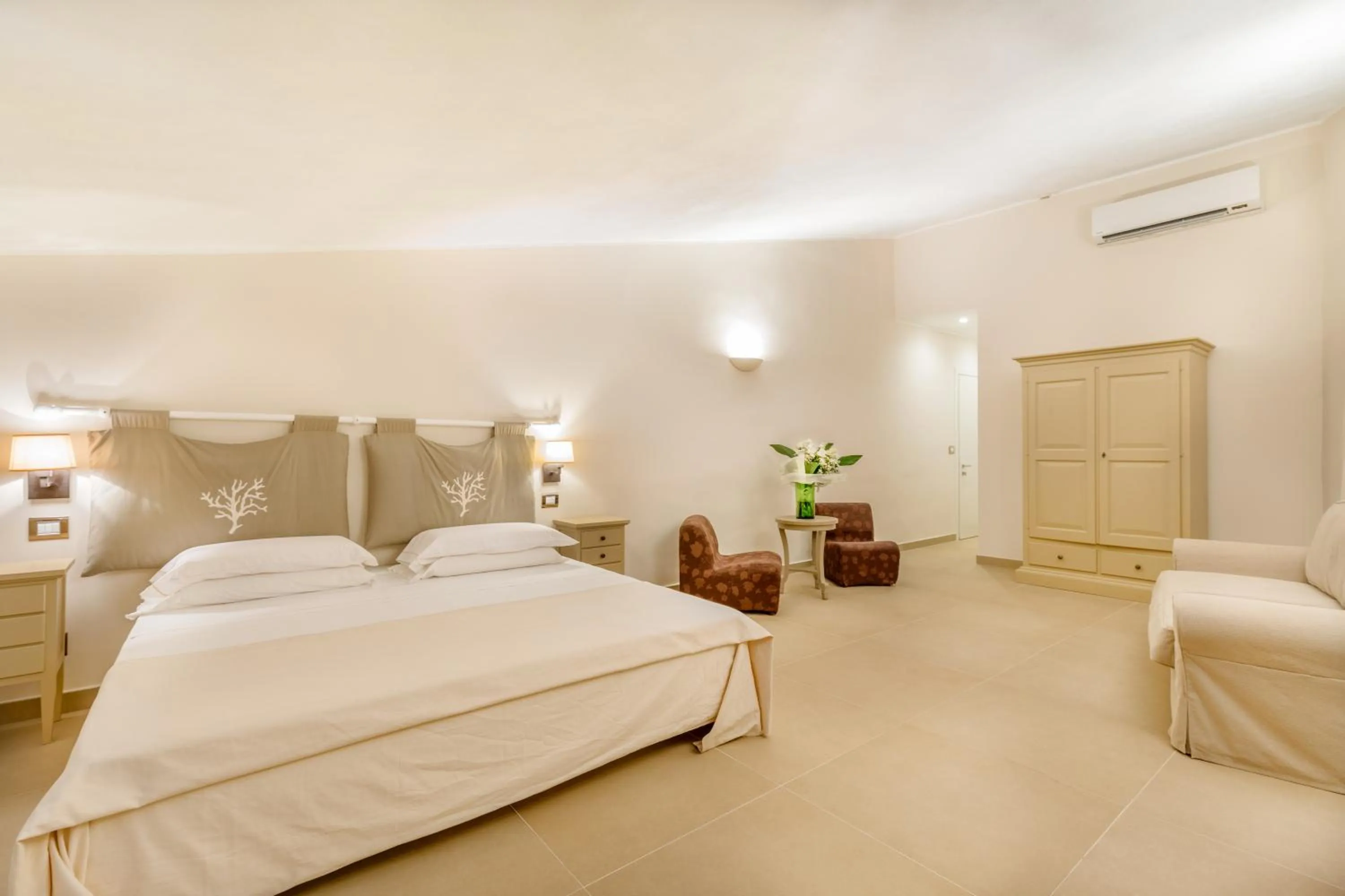 Bed in Hotel Cala Lunga