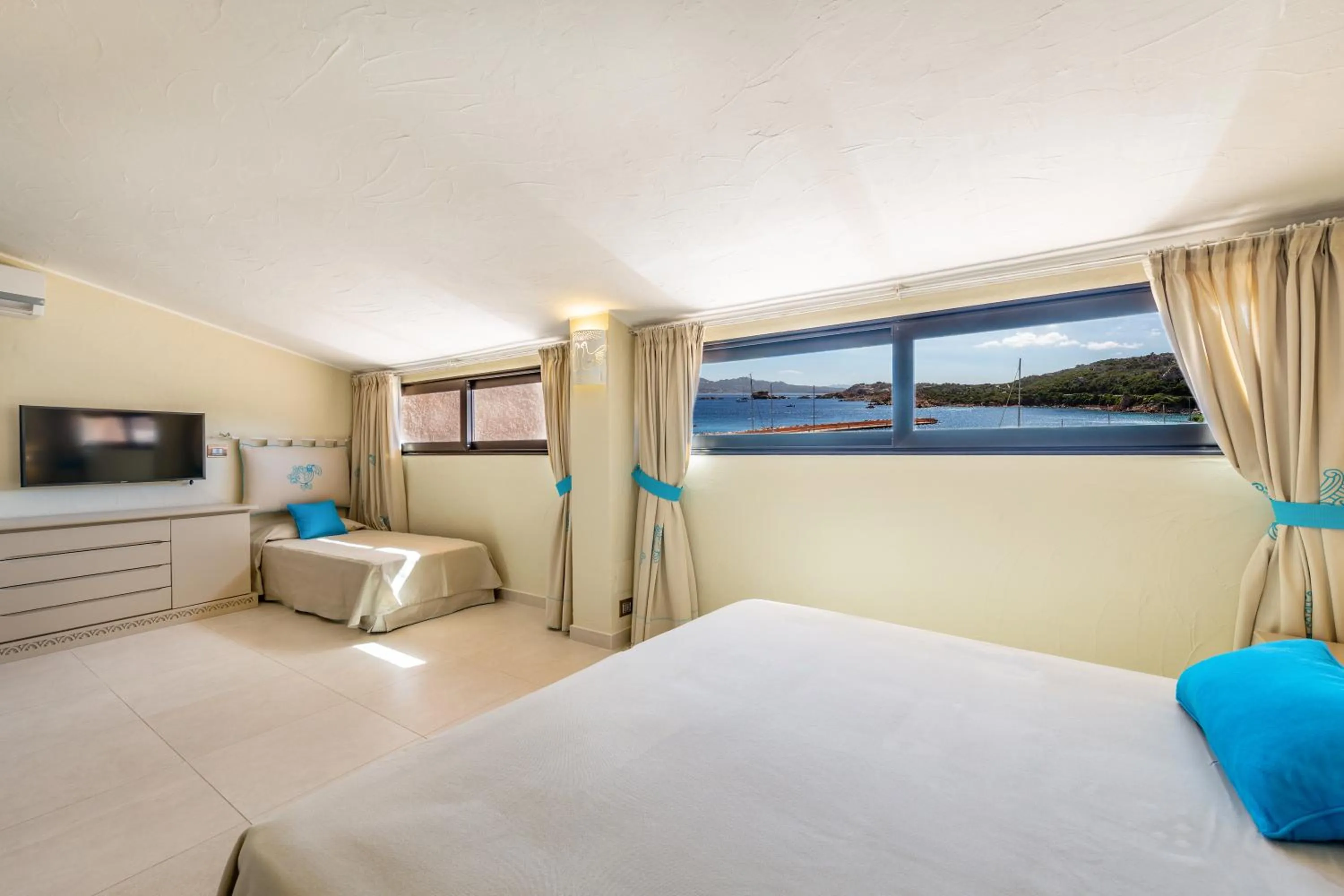 Bed in Hotel Cala Lunga