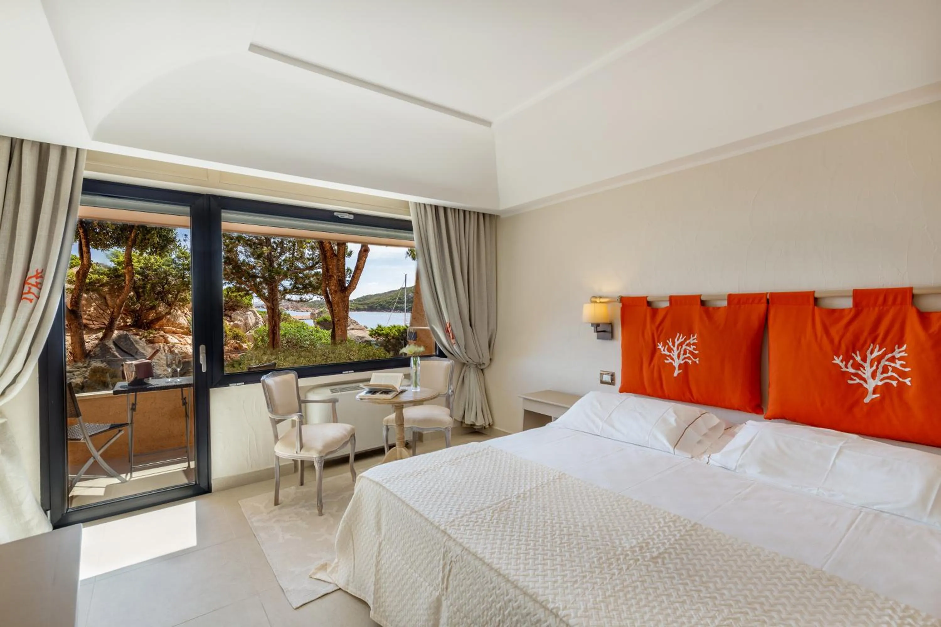 Bed in Hotel Cala Lunga