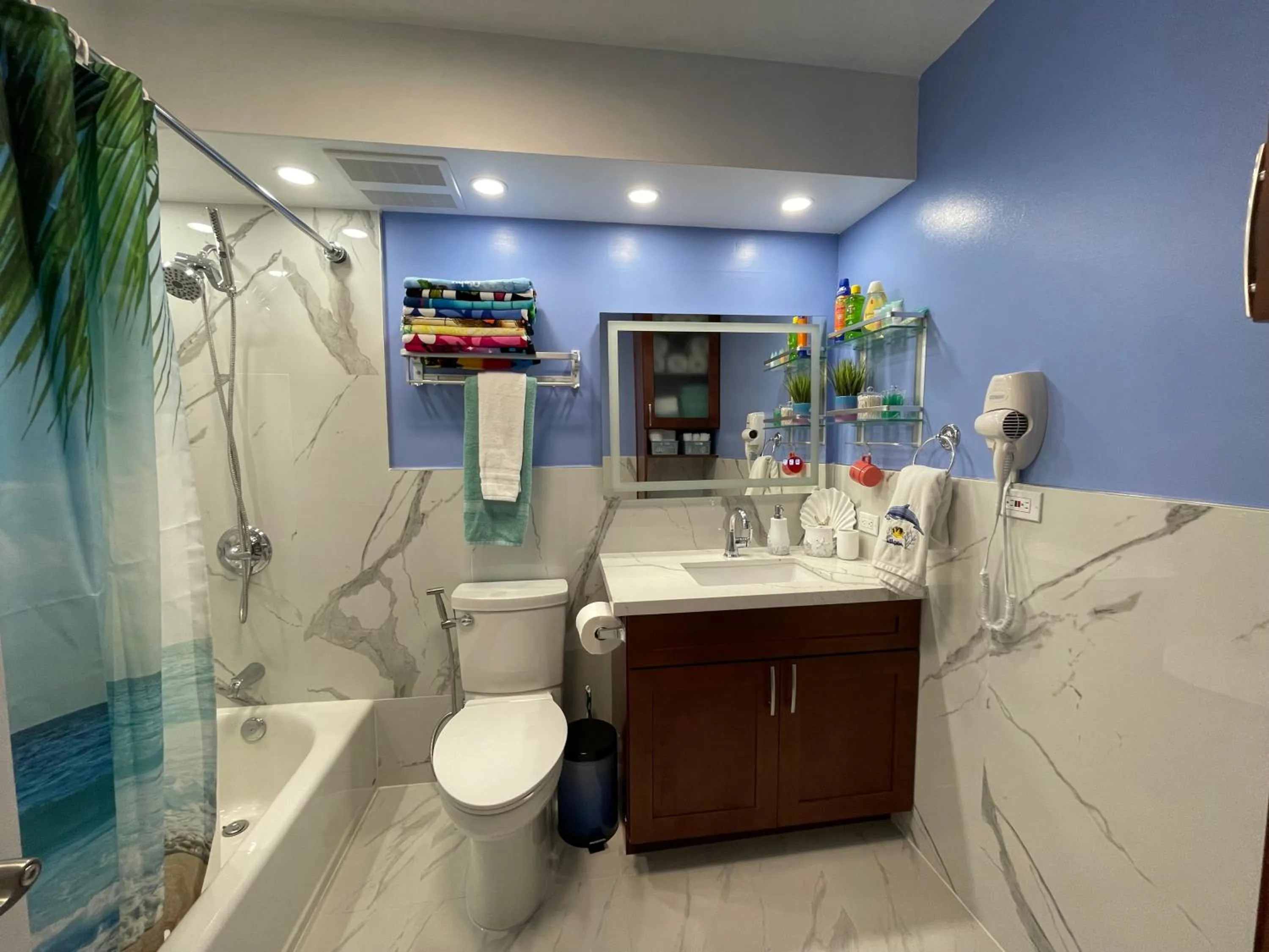 Amazing waikiki Beach condo 2Bed2Bath+free Parking