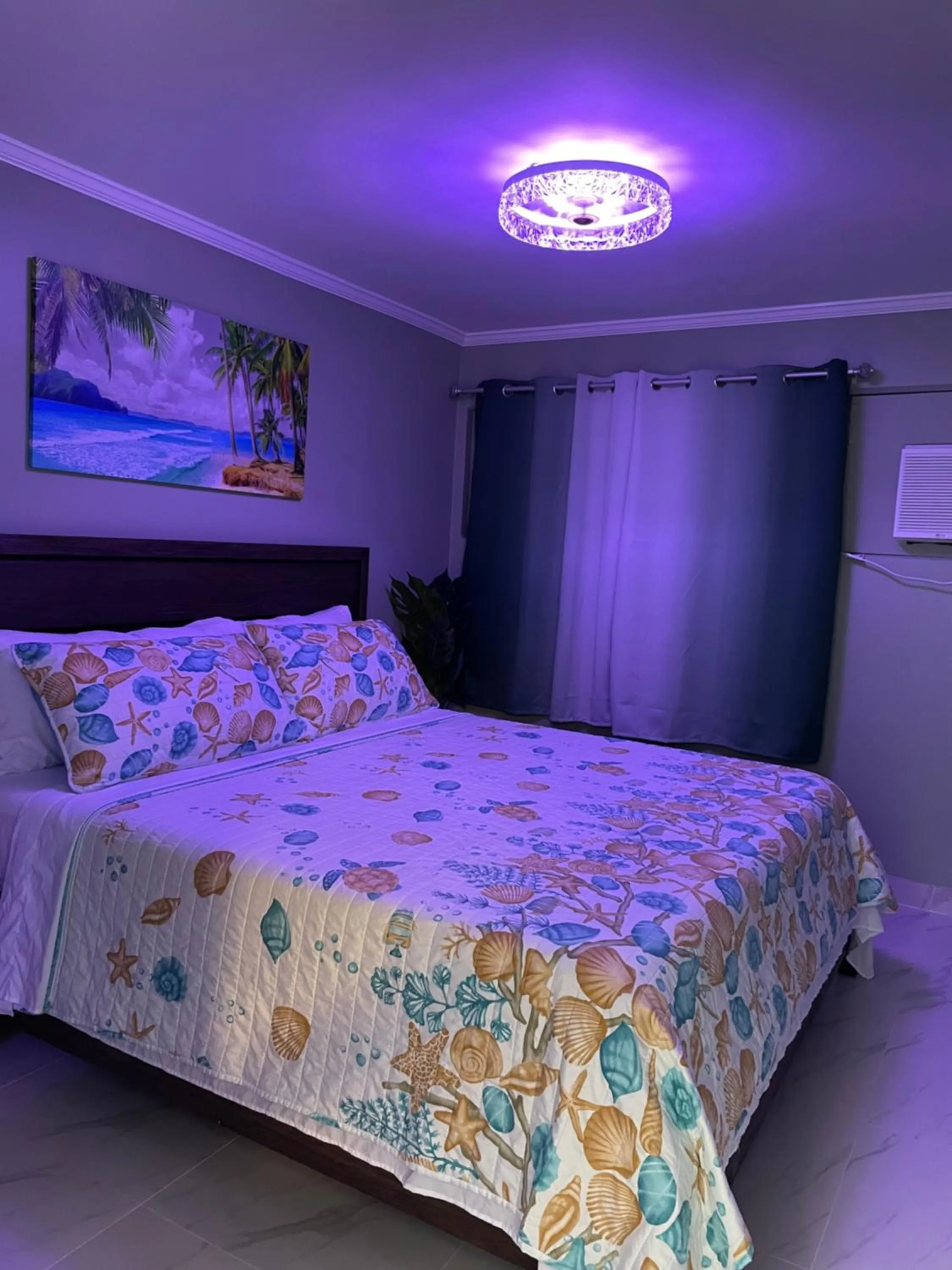 Bed in Amazing waikiki Beach condo 2Bed2Bath+free Parking