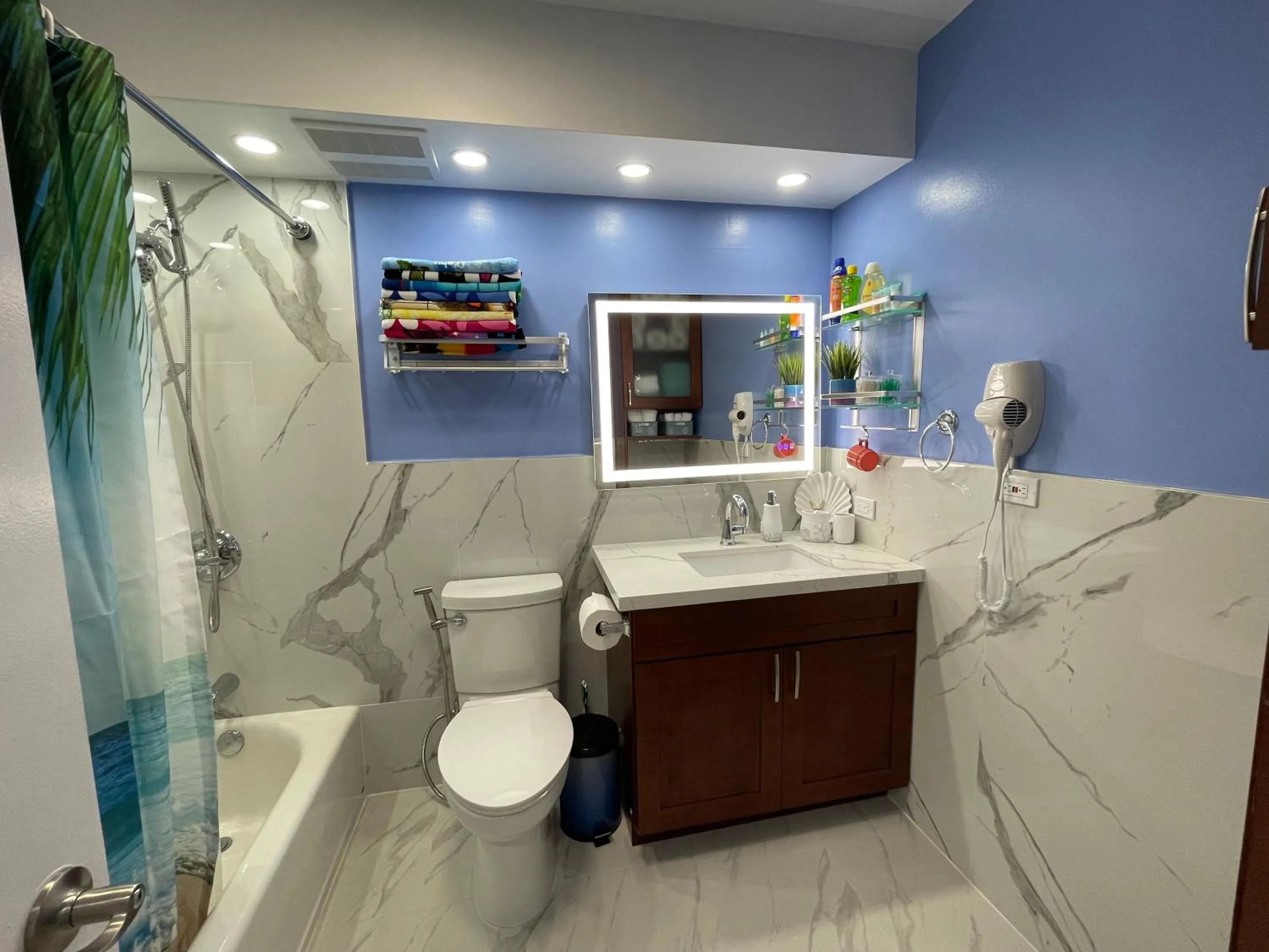 Amazing waikiki Beach condo 2Bed2Bath+free Parking