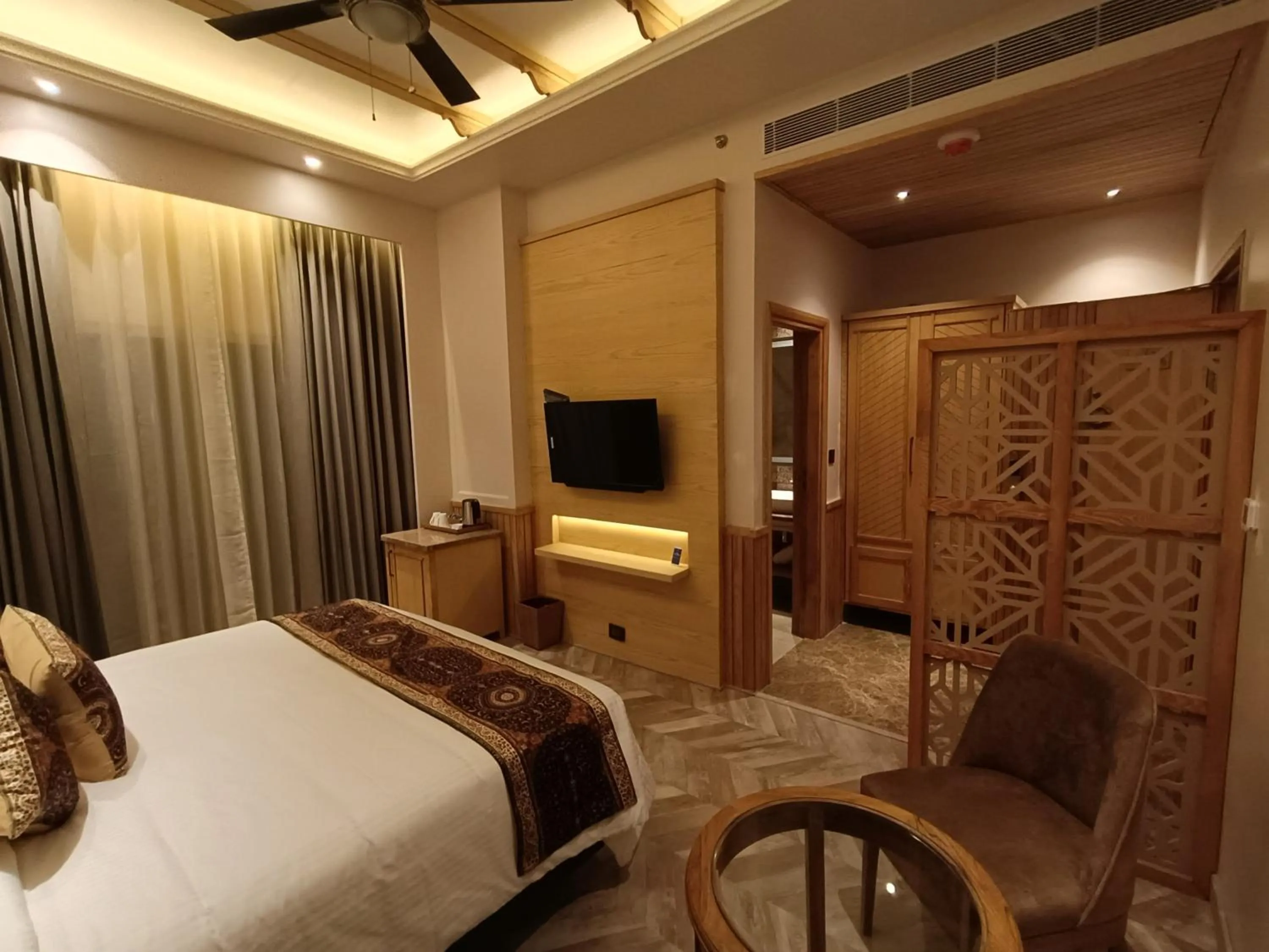 Bedroom, Bed in Presidium Sarovar Premiere Dalhousie