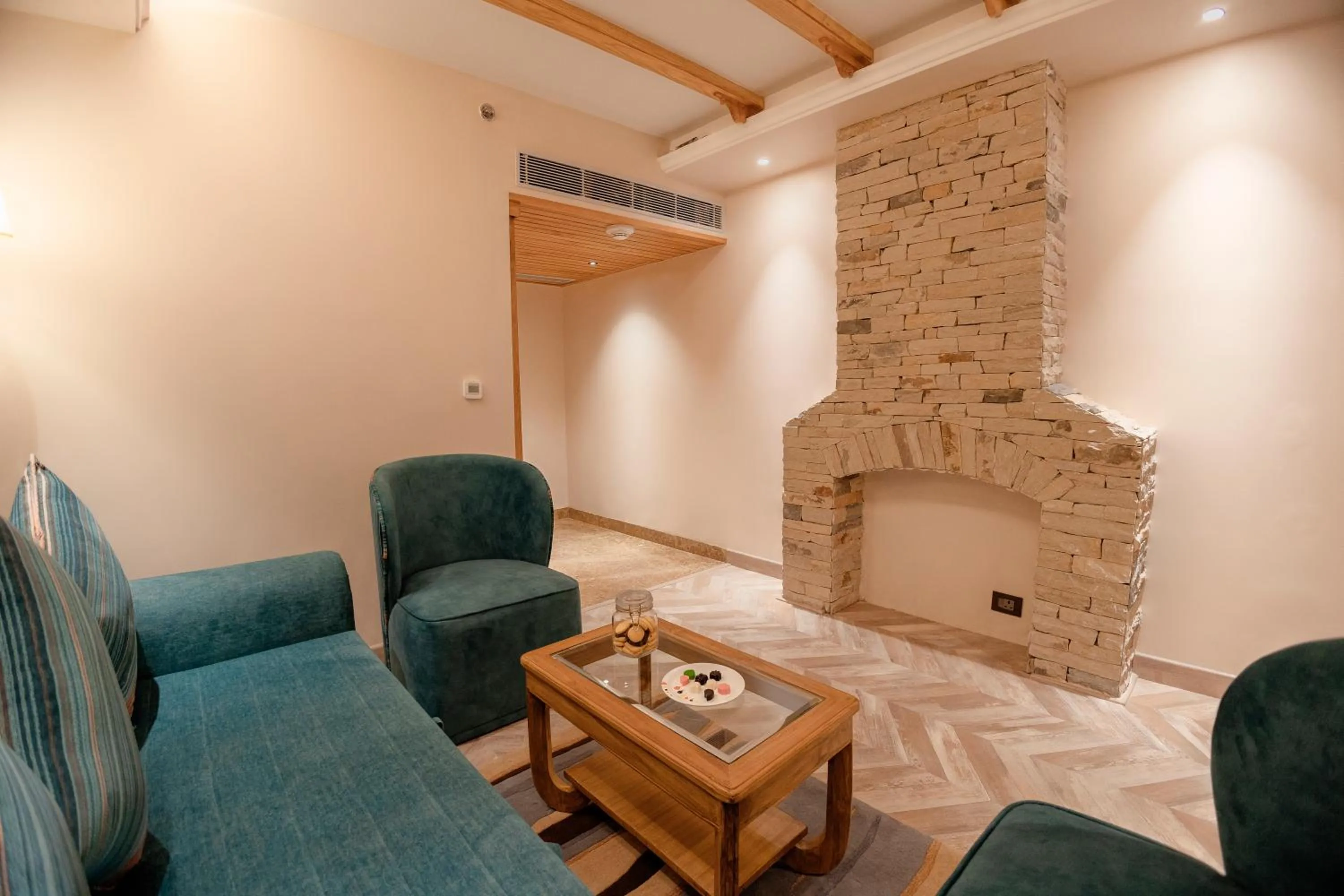 Seating area in Presidium Sarovar Premiere Dalhousie