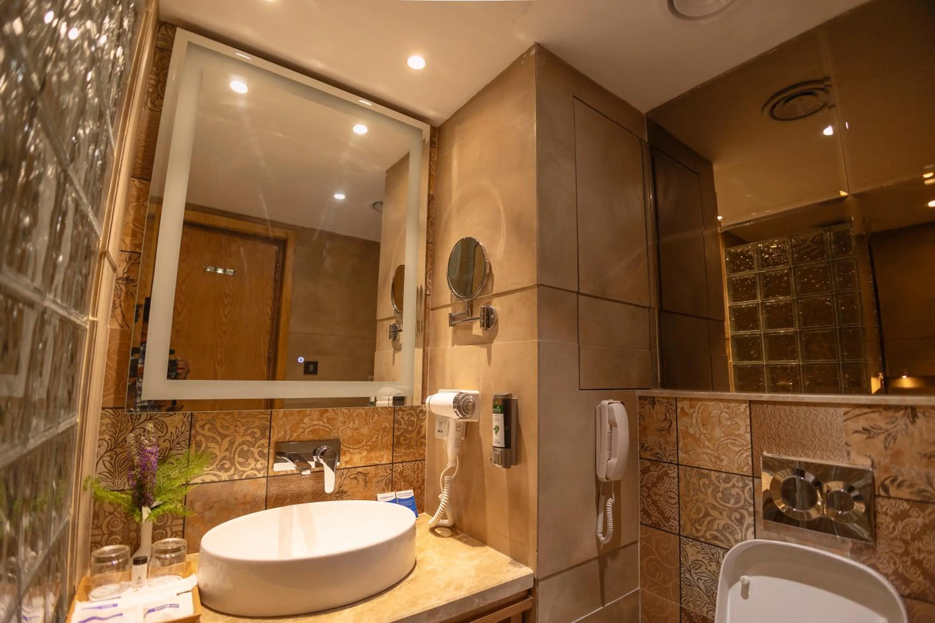 Bathroom in Presidium Sarovar Premiere Dalhousie