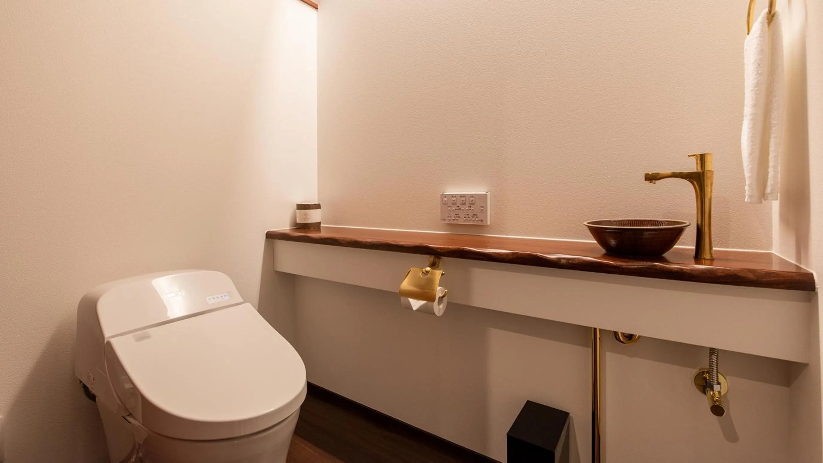 Toilet in Shokudo and Hotel Kisyapoppo