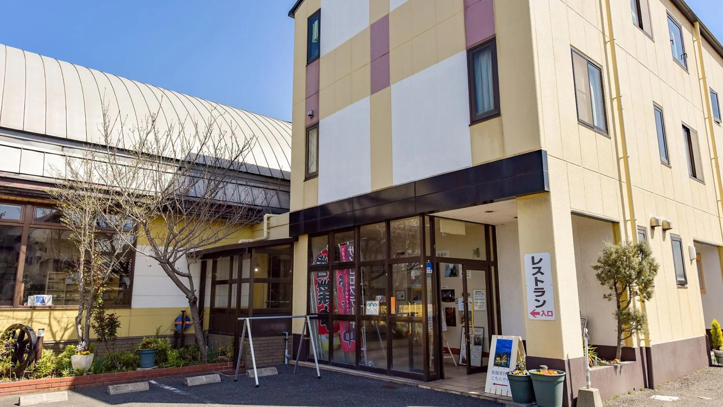 Property building in Shokudo and Hotel Kisyapoppo