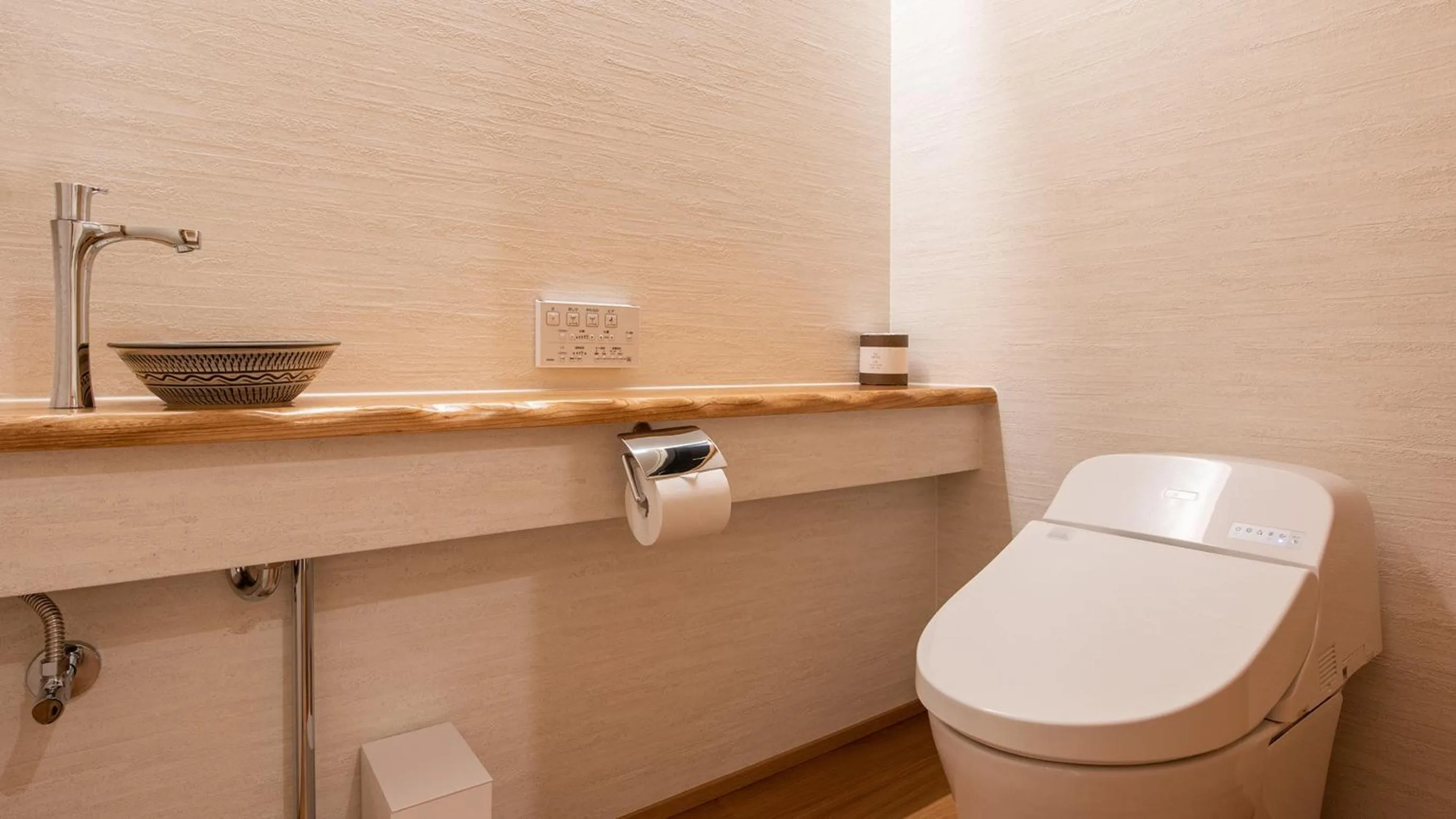 Toilet in Shokudo and Hotel Kisyapoppo