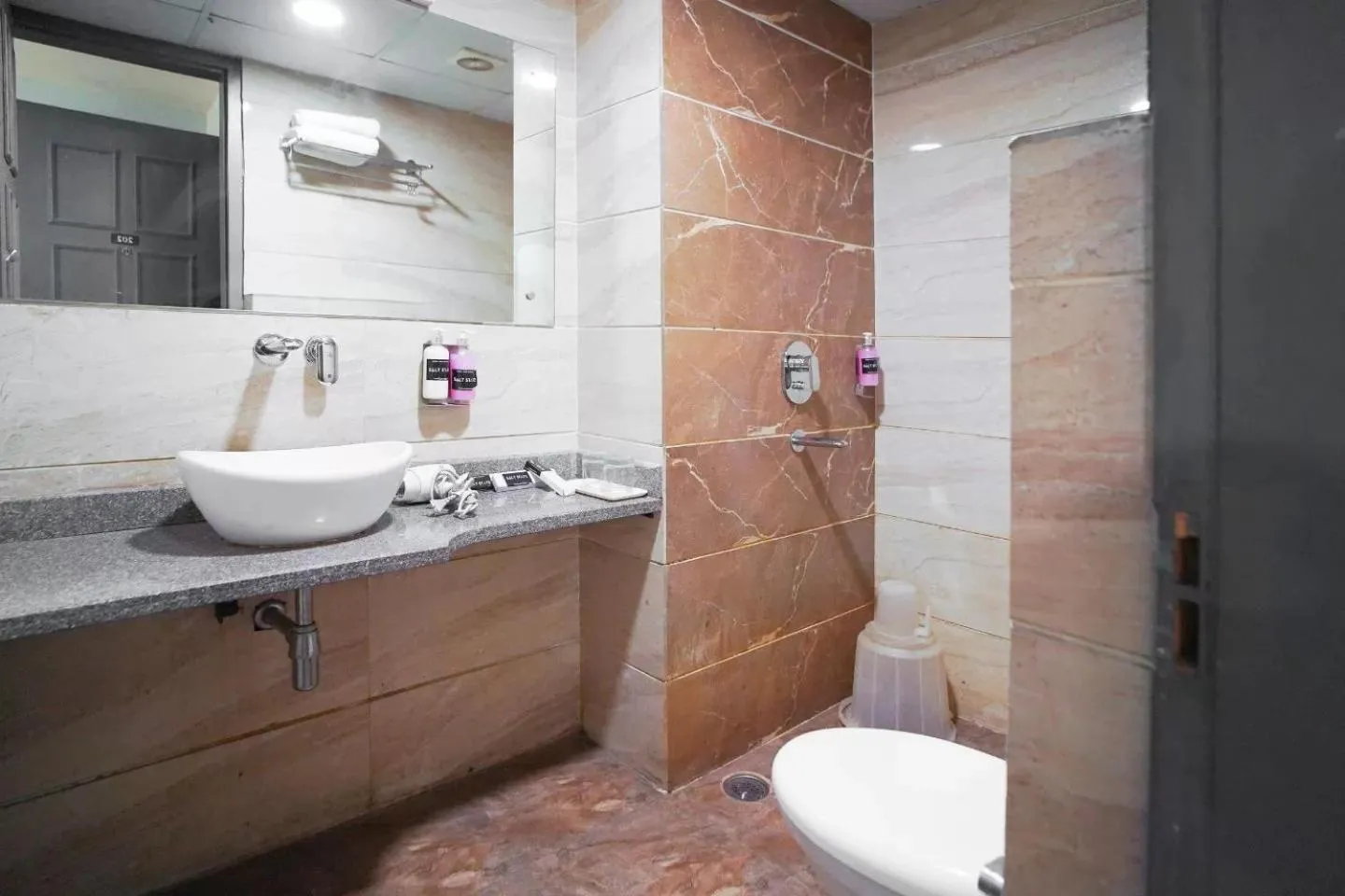 Shower in Saltstayz Express -Medicity Near Medanta Hospital