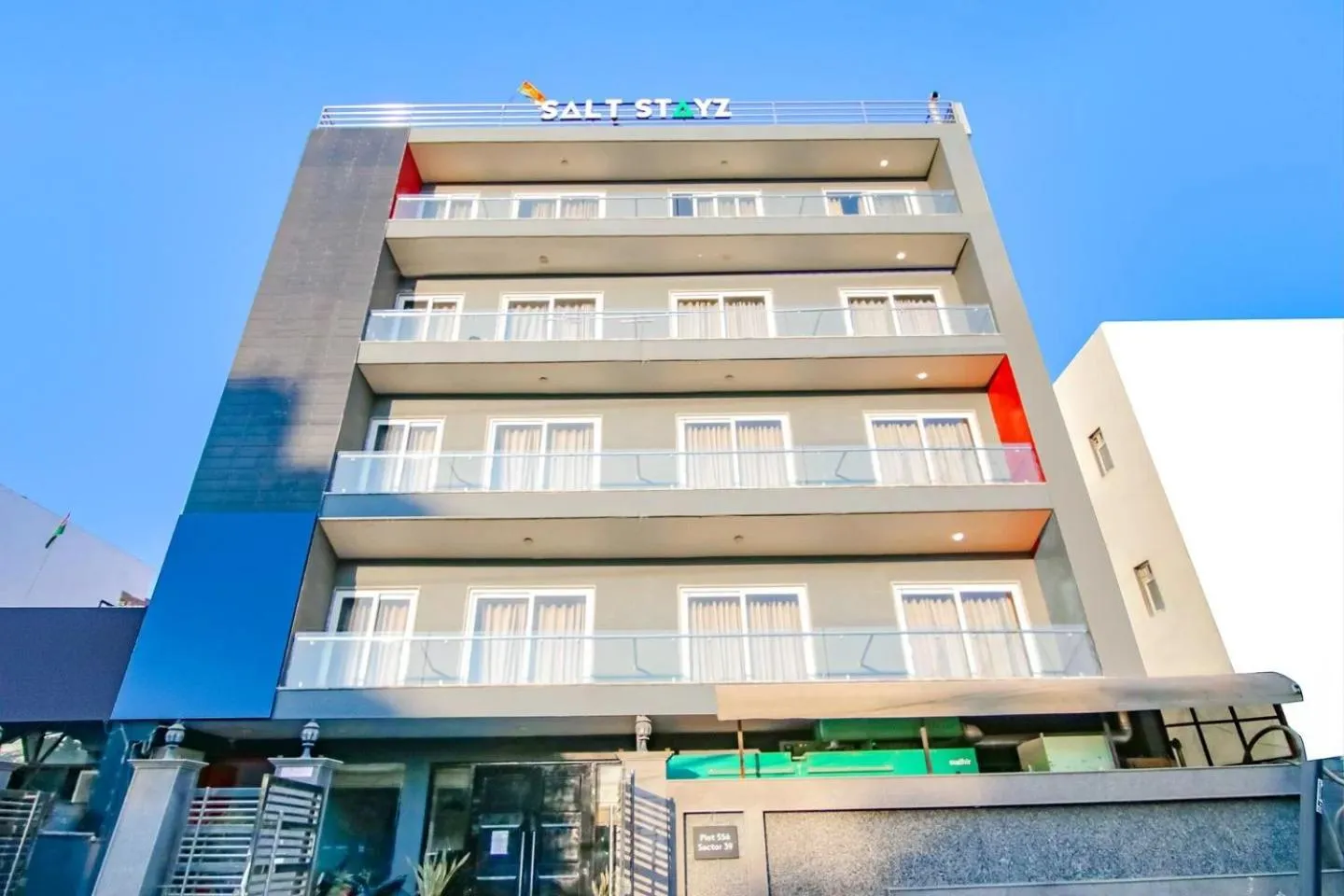 Property building in Saltstayz Express -Medicity Near Medanta Hospital