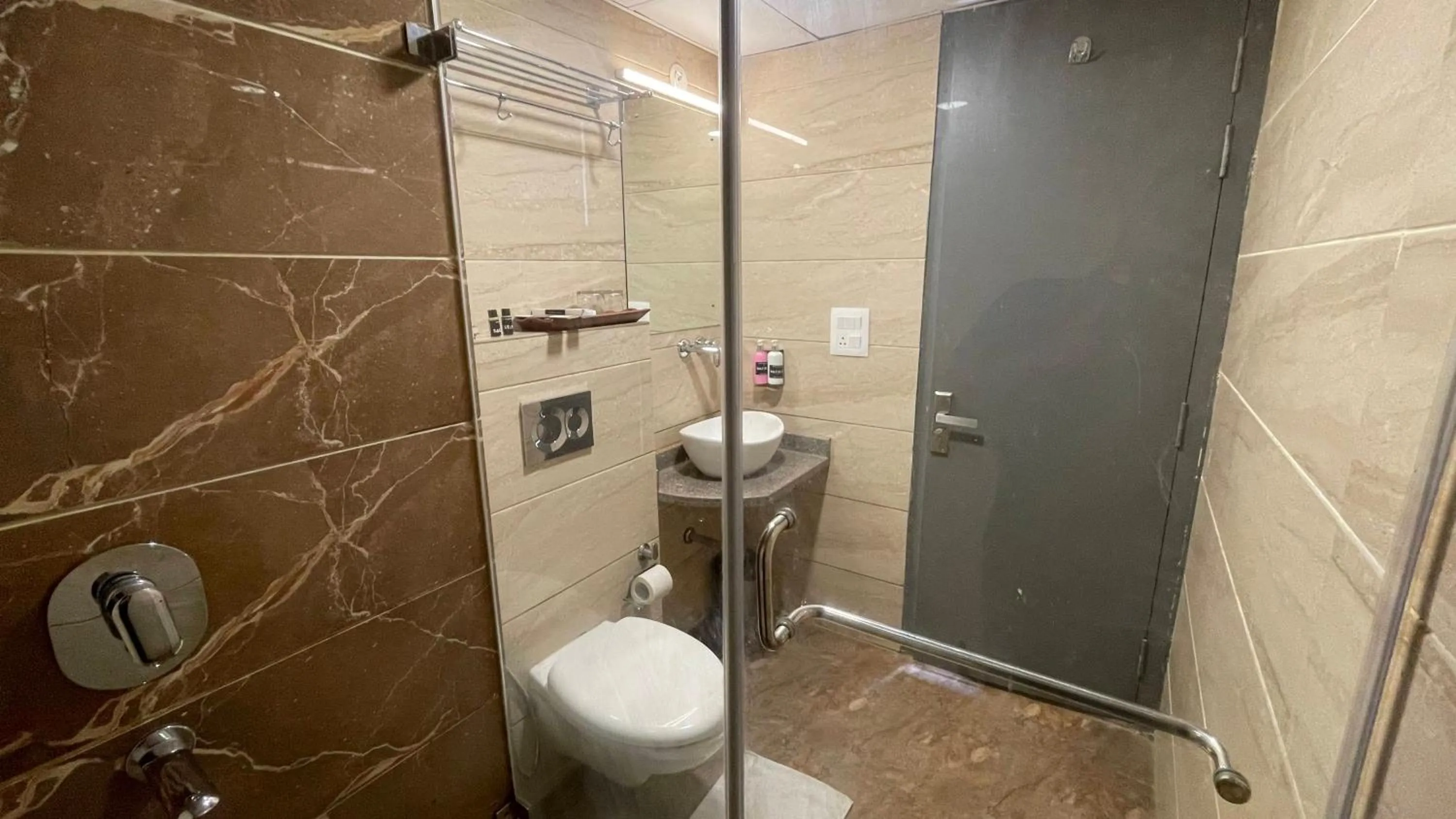 Shower in Saltstayz Express -Medicity Near Medanta Hospital