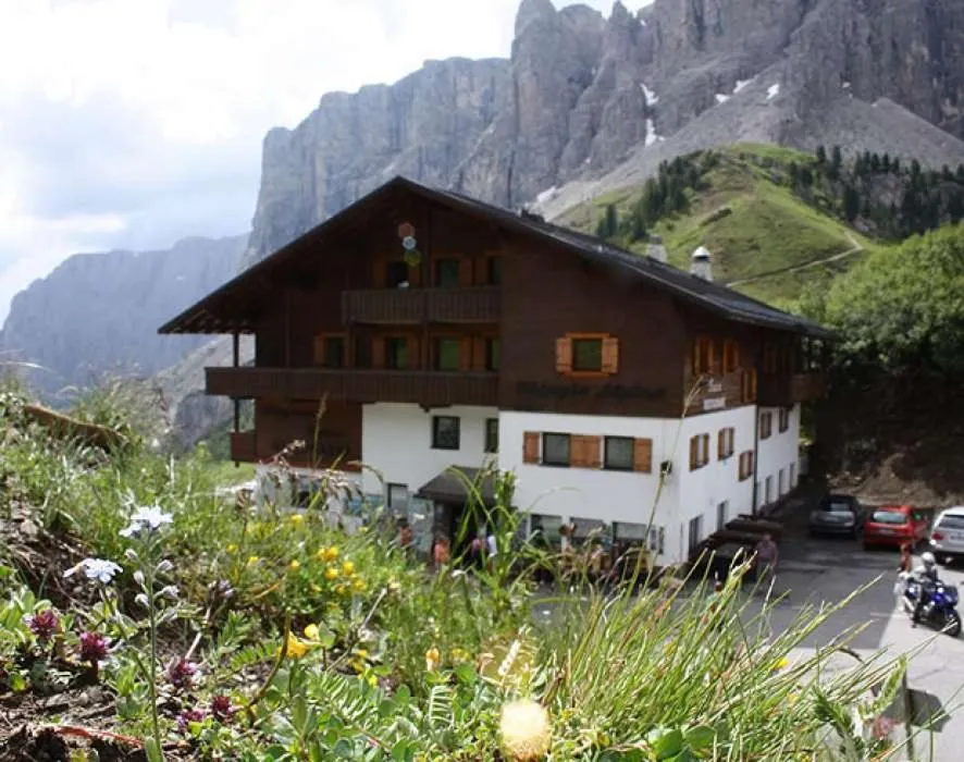 Property building in Alpin Hotel & Restaurant Frara