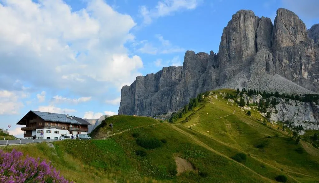 Property building in Alpin Hotel & Restaurant Frara