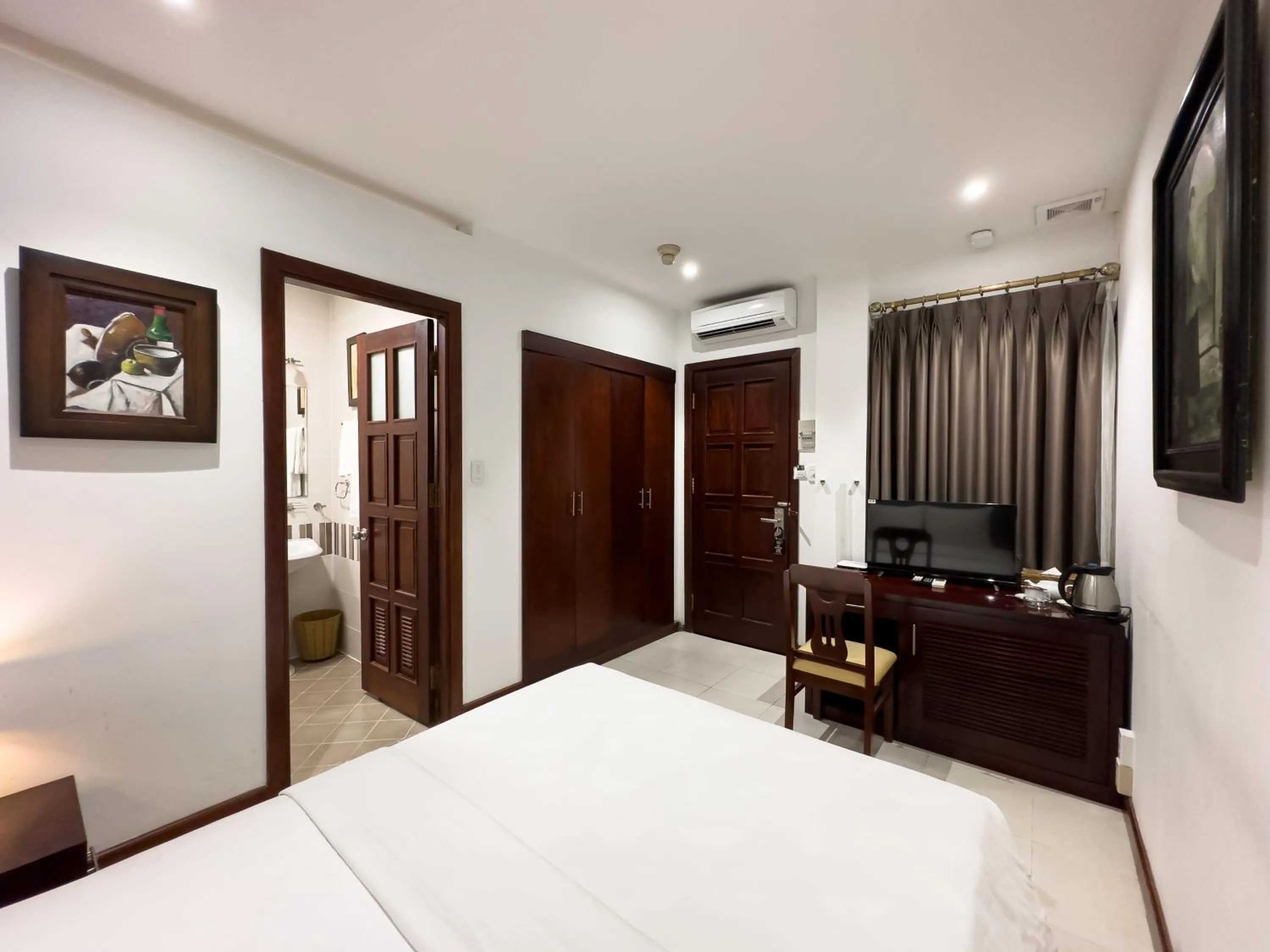 Bedroom, Bed in Hoang Yen Hotel Near SECC - Phu My Hung