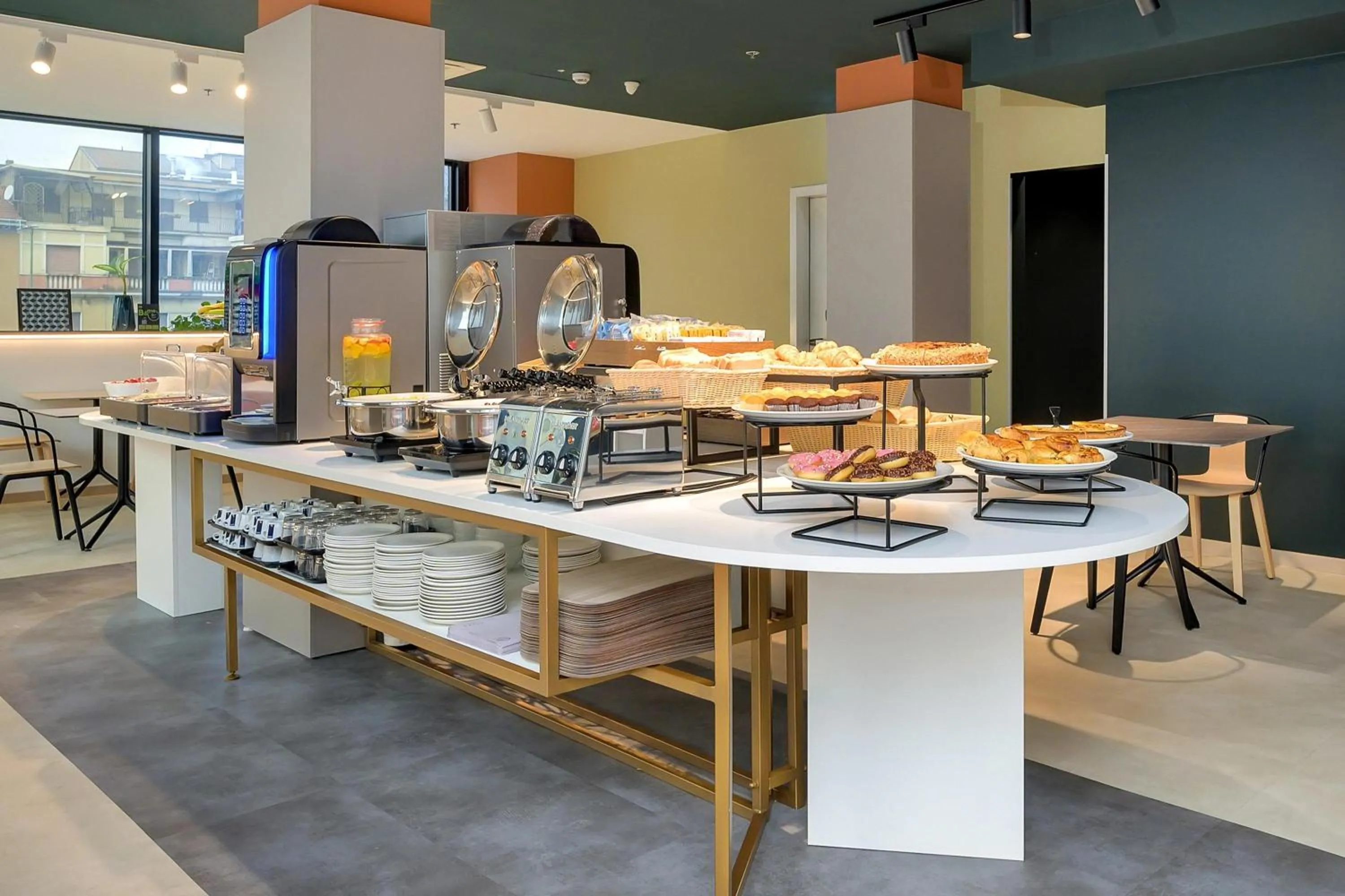 Restaurant/places to eat in B&B Hotel Milano Sesto Marelli