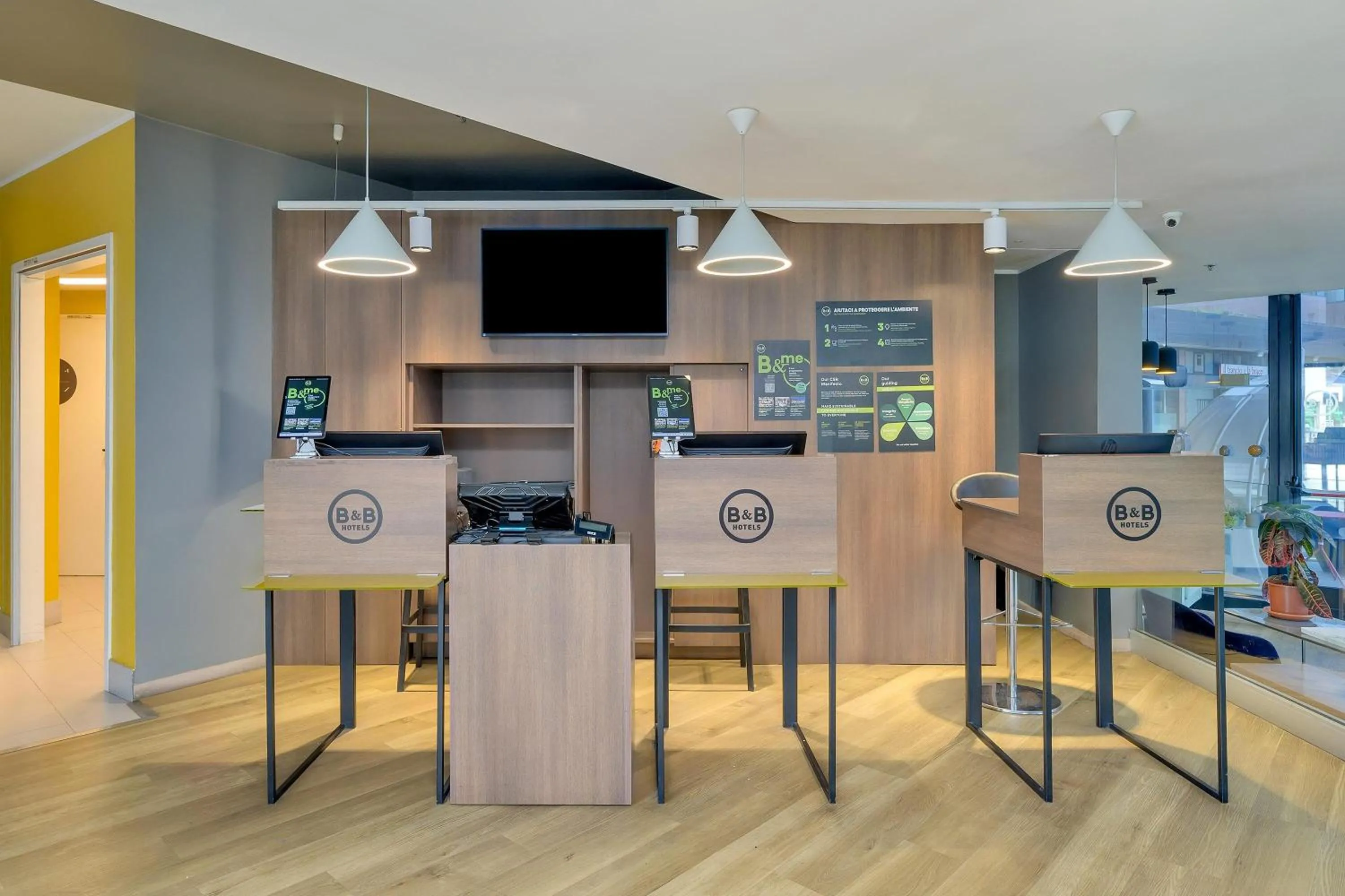 Lobby or reception in B&B Hotel Milano Sesto Marelli