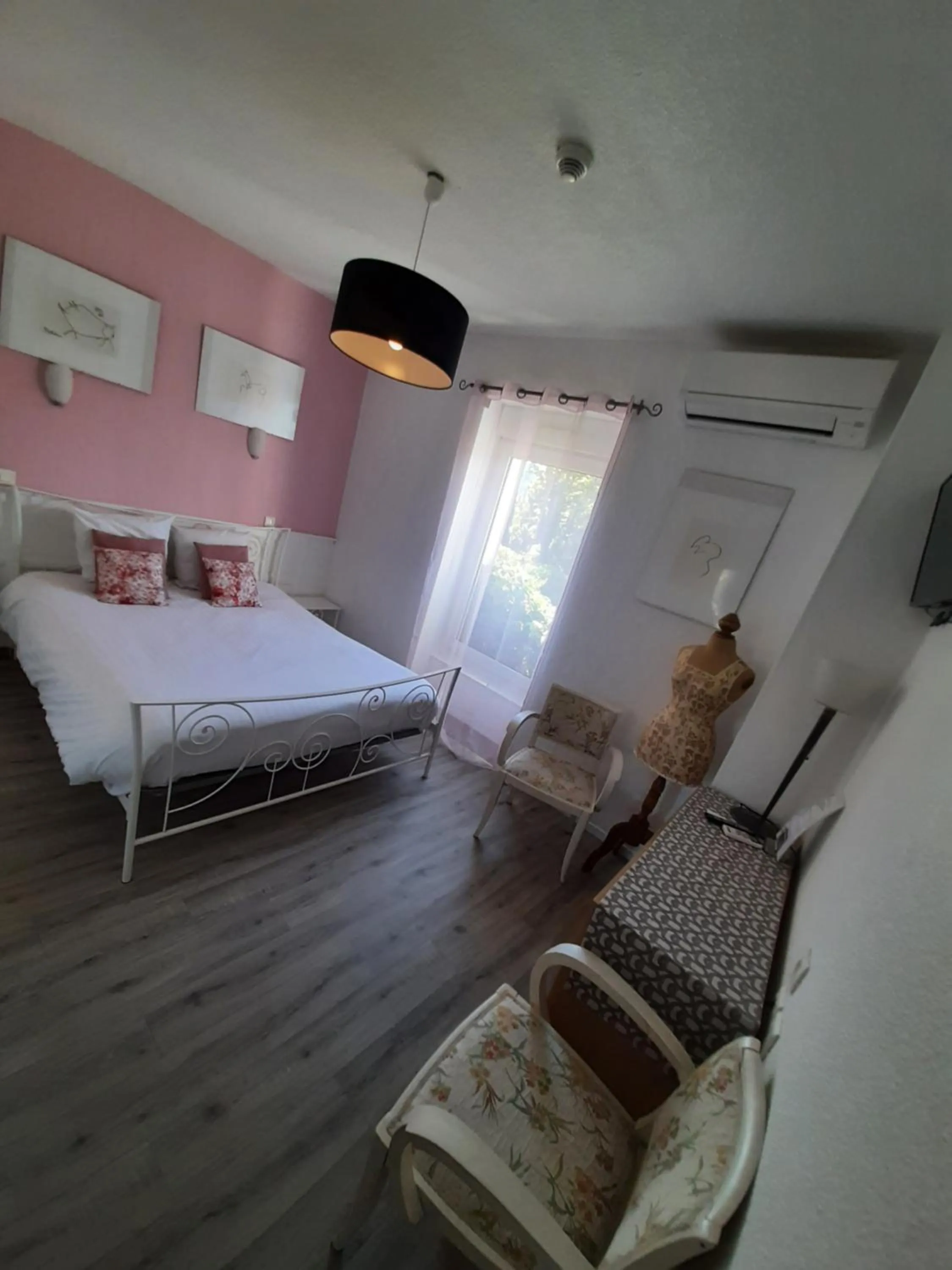 Photo of the whole room, Bed in hôtel la tour des fées