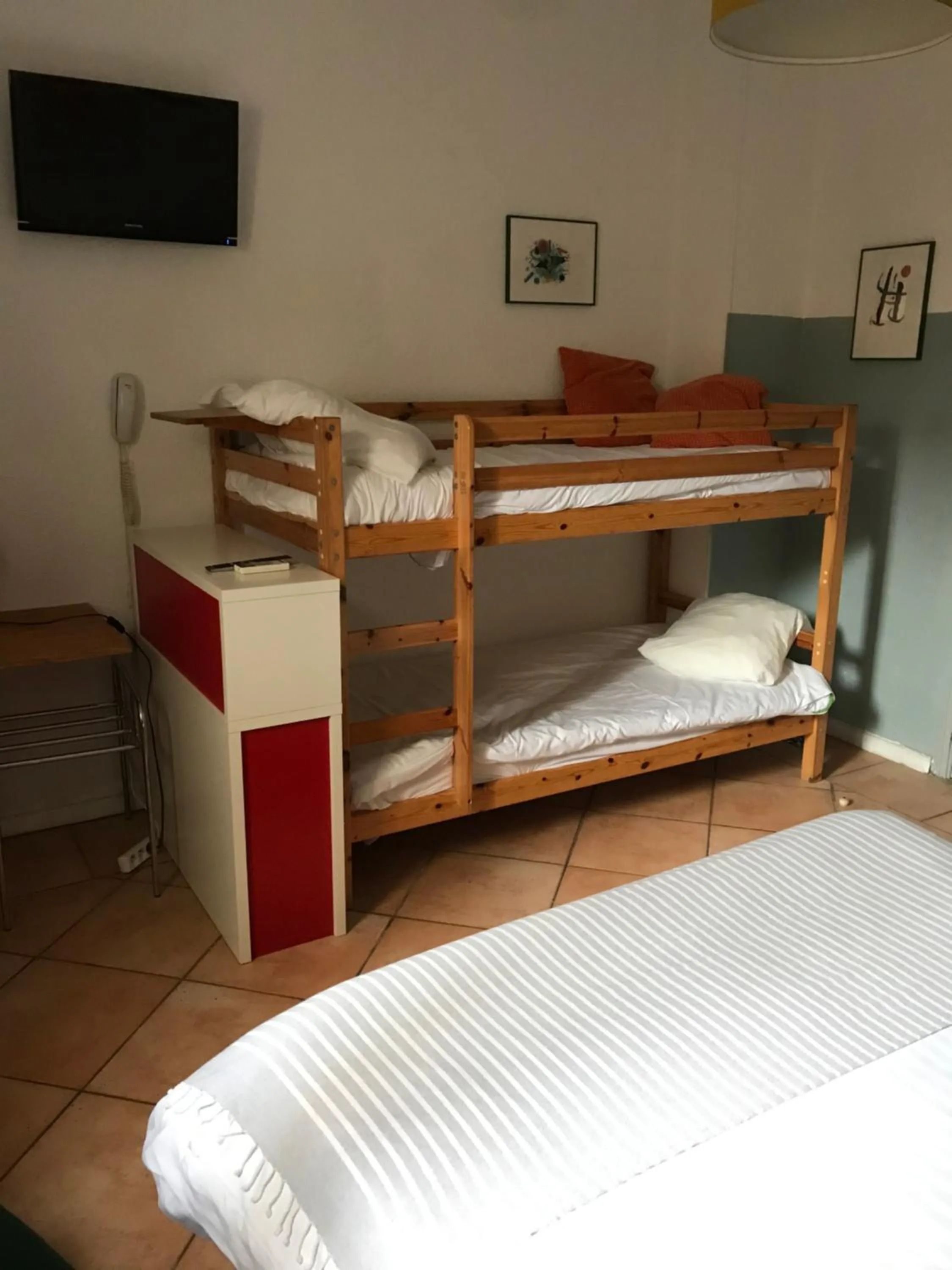 Bed in hôtel la tour des fées