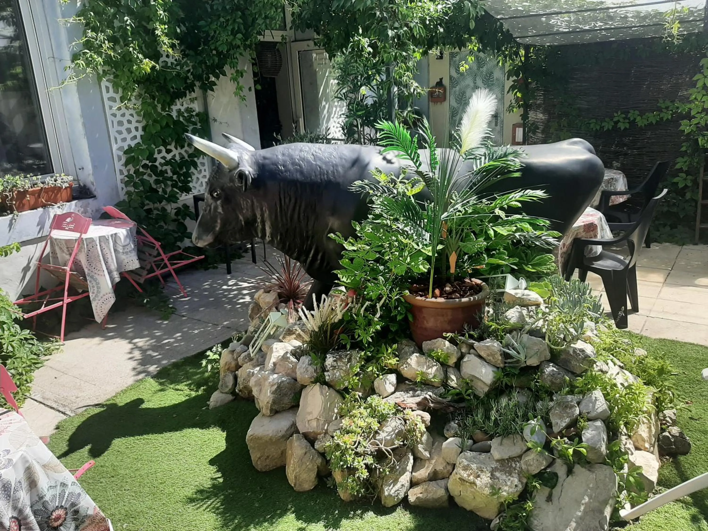 Patio in hôtel la tour des fées