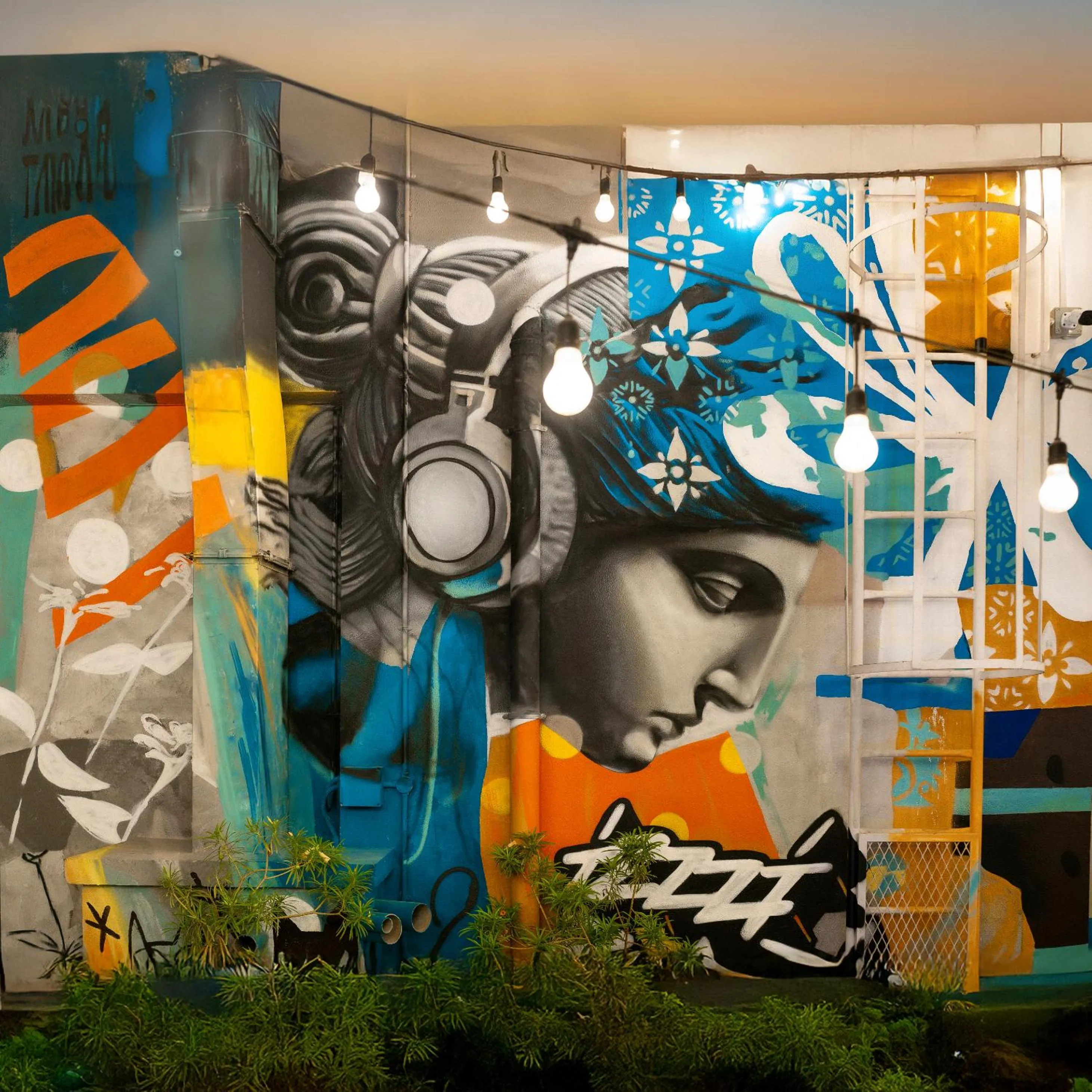 Decorative detail in Izzzi Life Mint