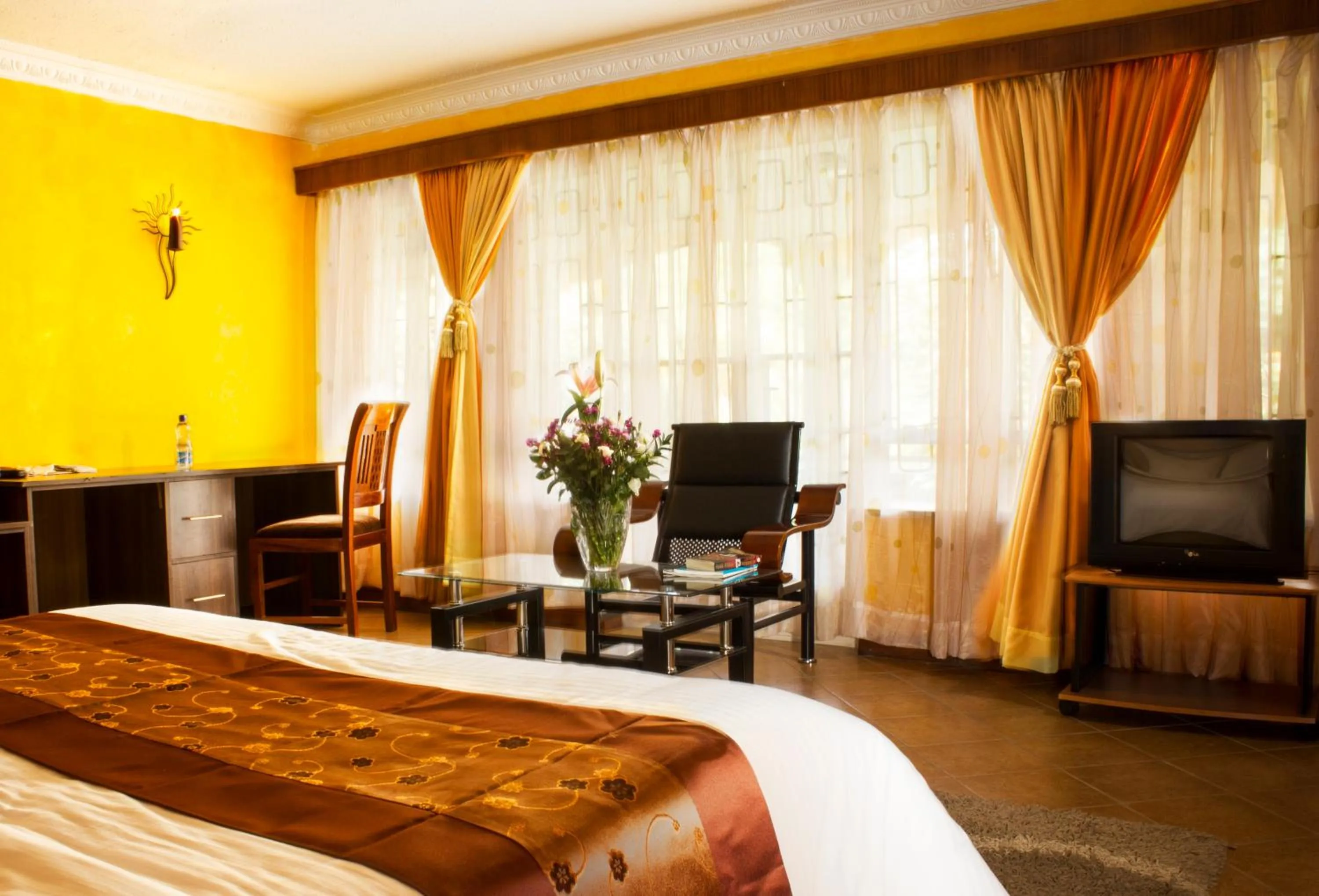 Day, Bed in Comfort Gardens