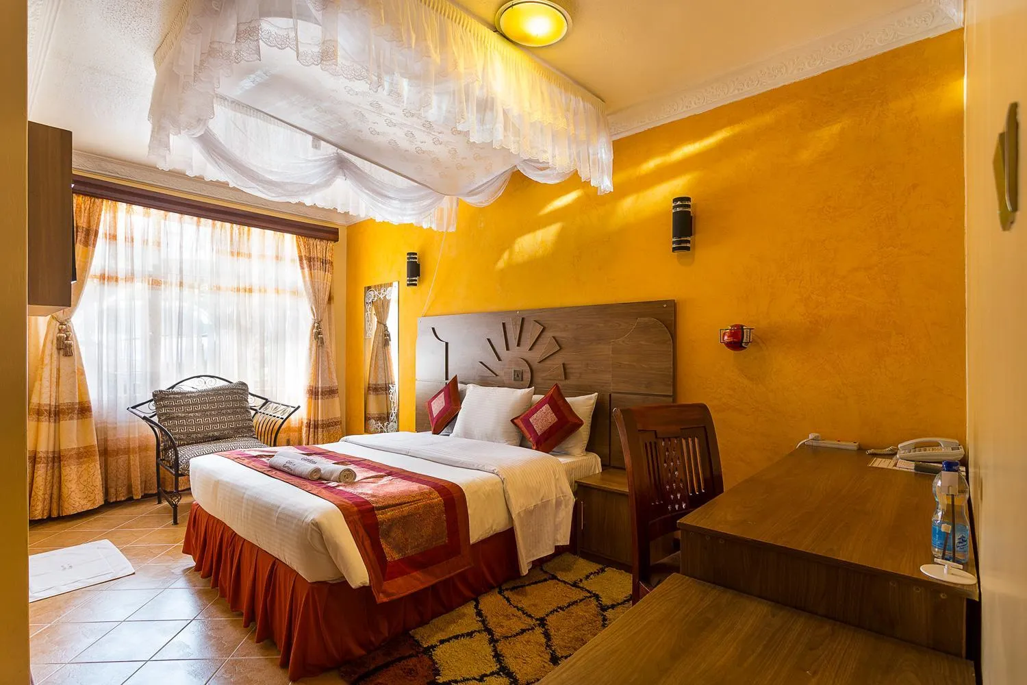 Photo of the whole room, Bed in Comfort Gardens