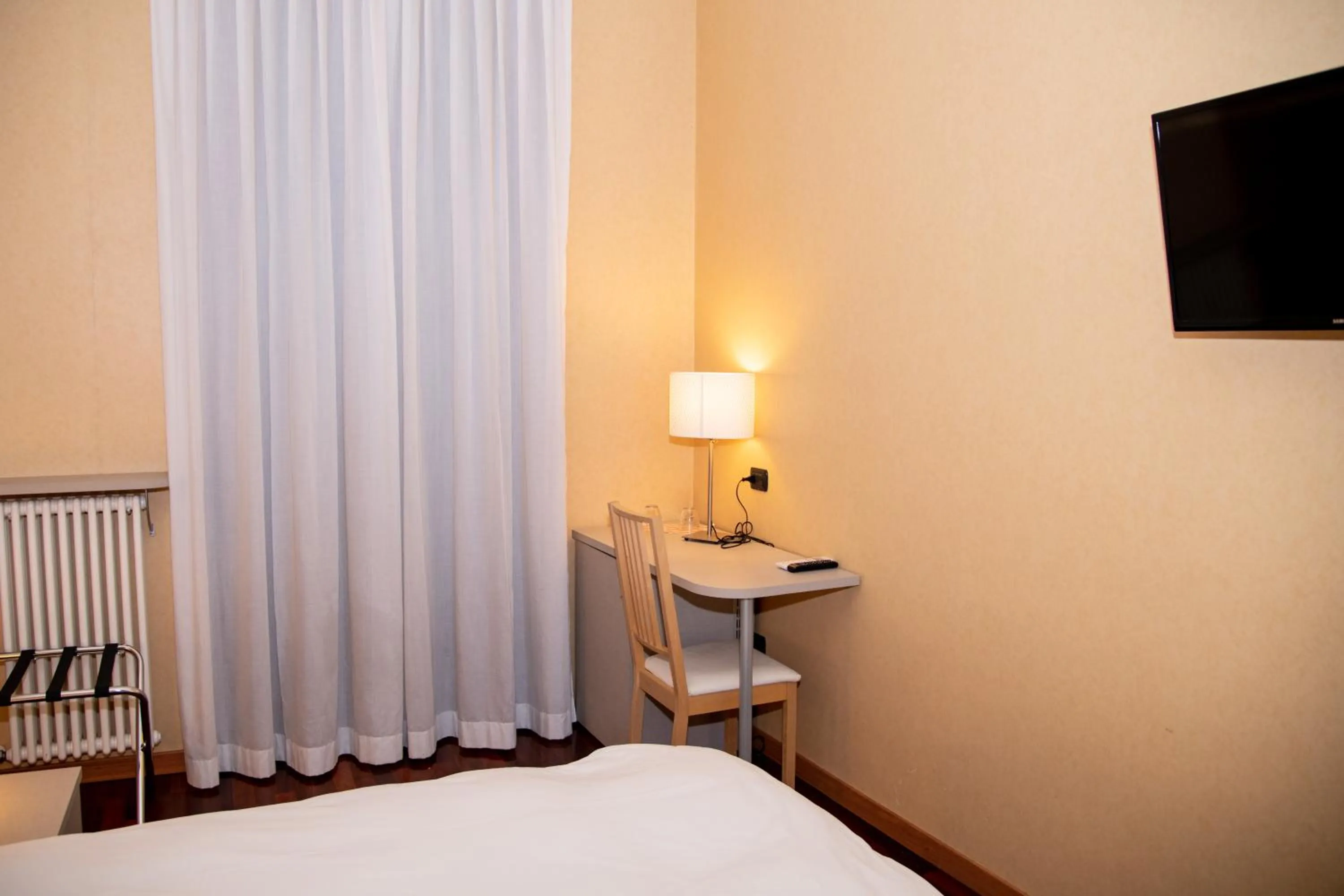 Bedroom, Bed in Italia 30