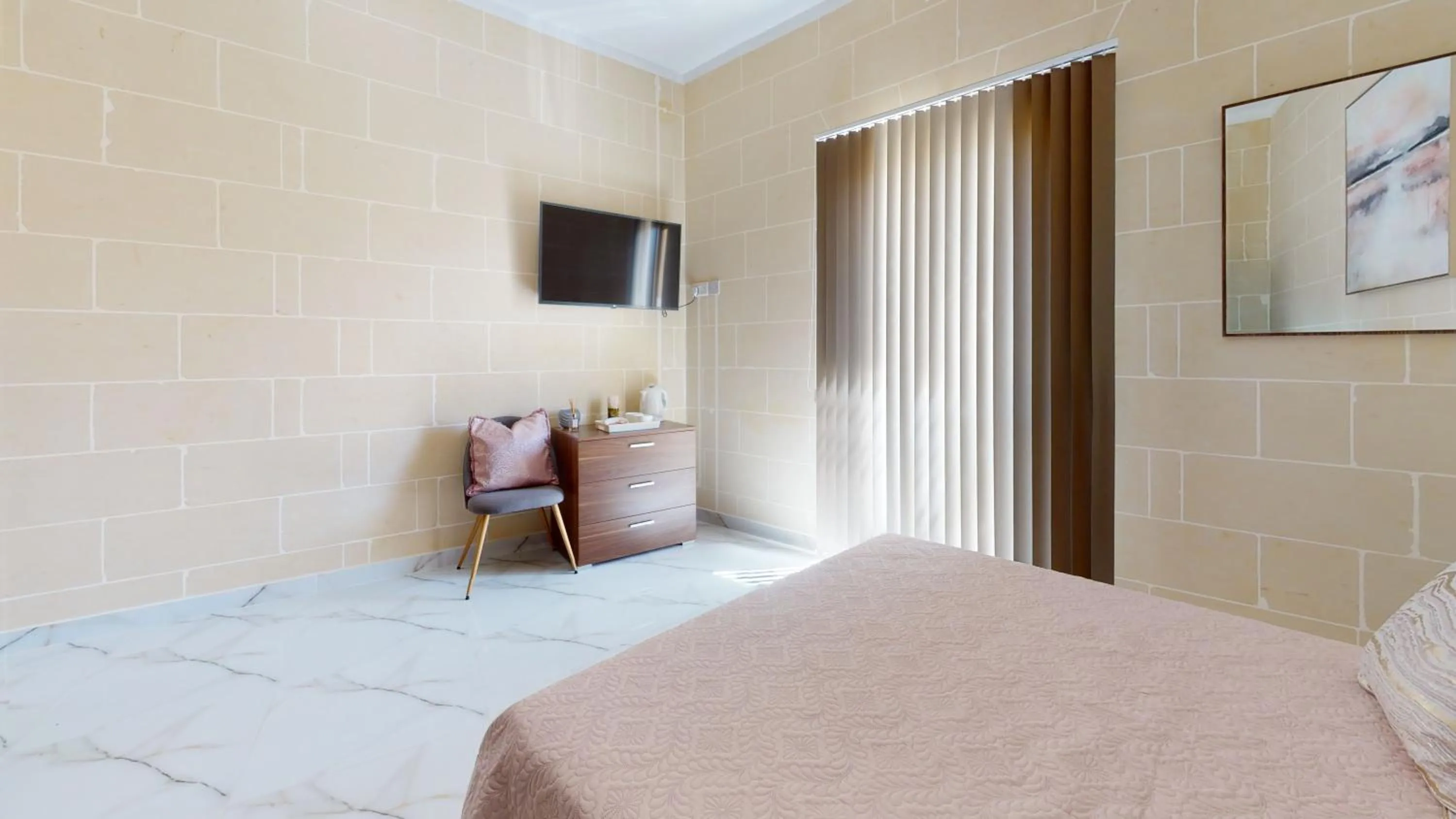 Bed, TV/Entertainment Center in Dubhlina - Luxury Bed & Breakfast - Gozo