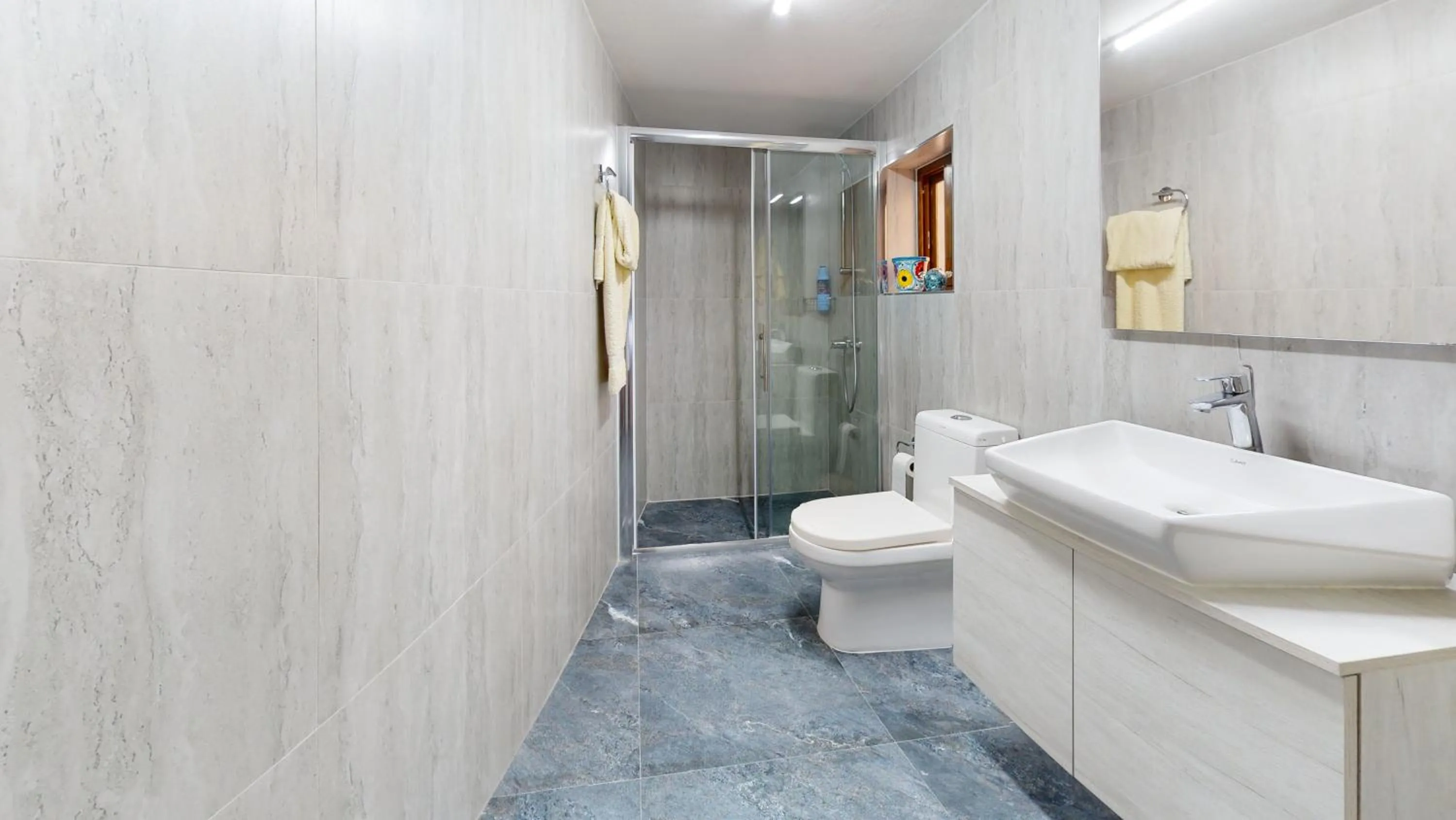 Shower, Bathroom in Dubhlina - Luxury Bed & Breakfast - Gozo
