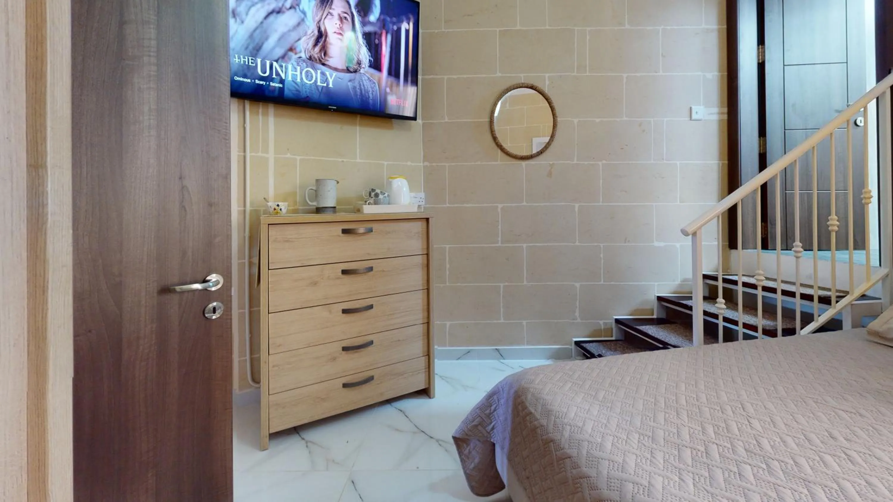 Bed, TV/Entertainment Center in Dubhlina - Luxury Bed & Breakfast - Gozo