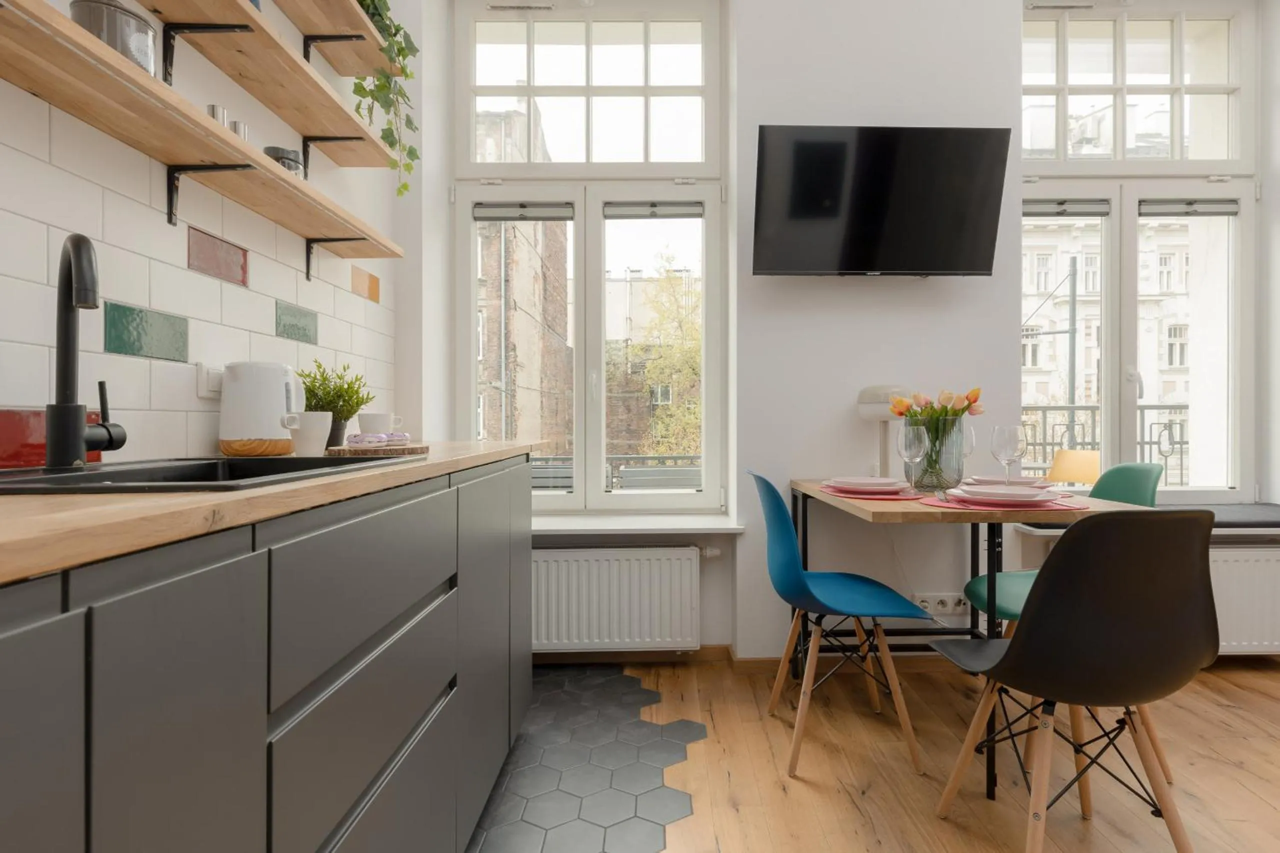Apartment with Balcony Warsaw's Praga by Noclegi Renters