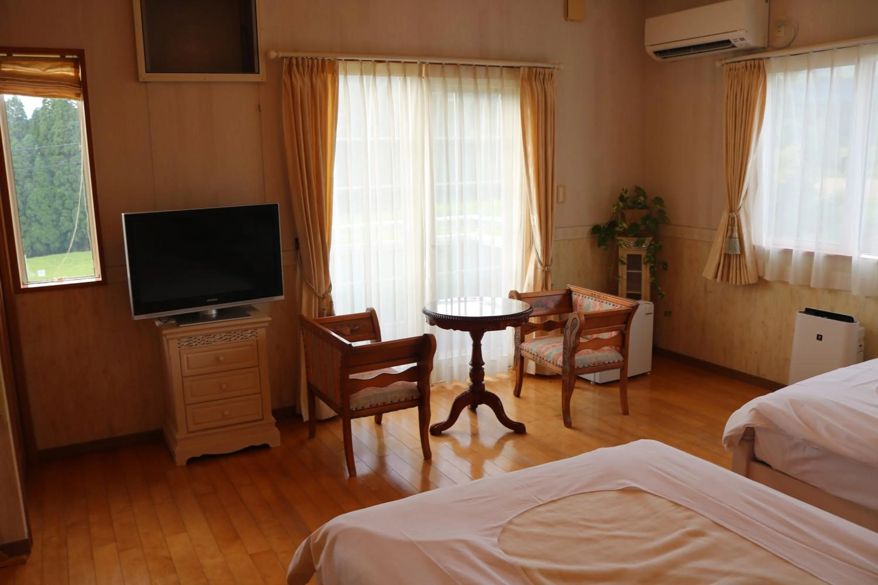 Photo of the whole room, Bed in Shikisai no Sato Manyu