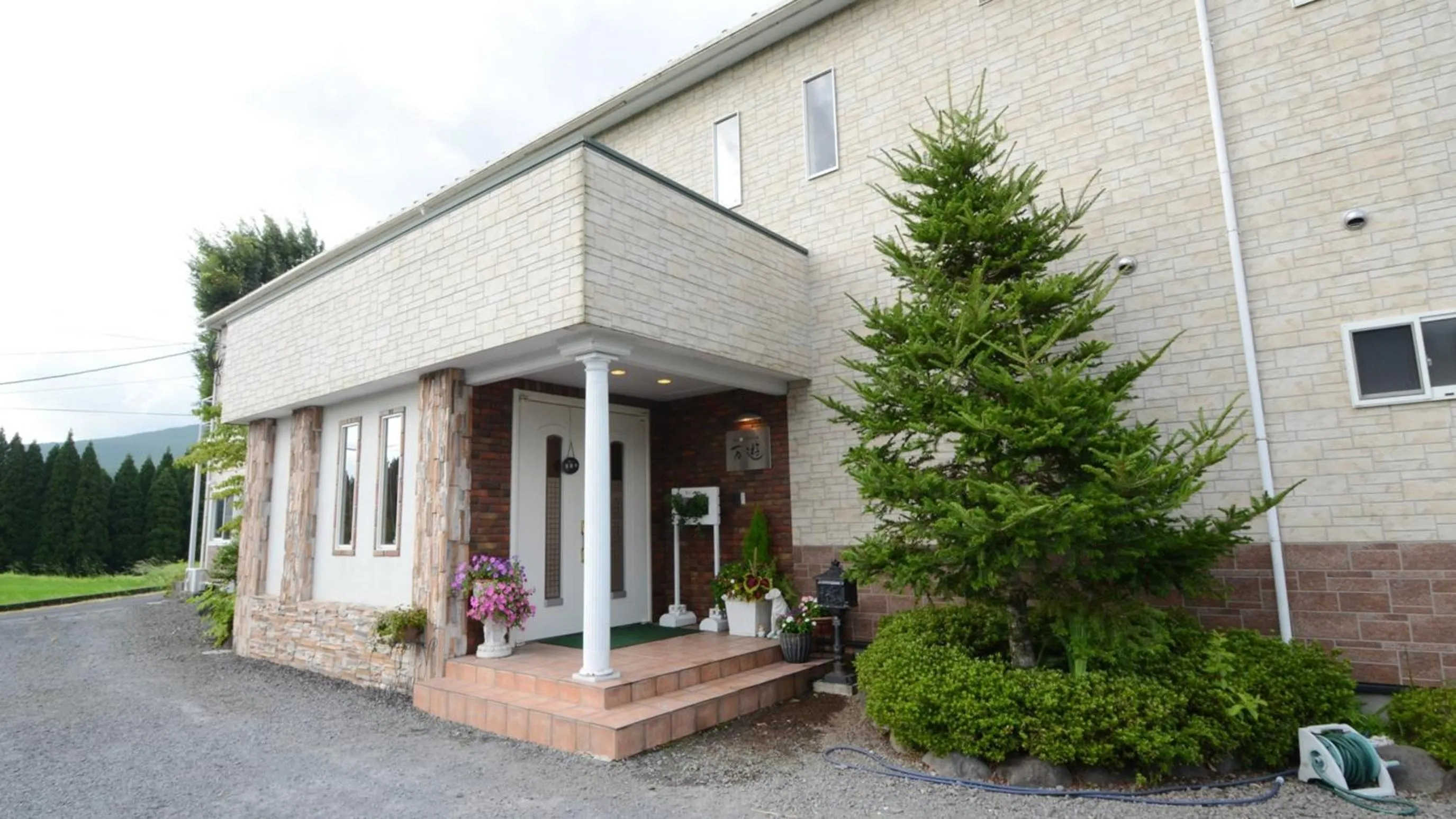 Property building in Shikisai no Sato Manyu