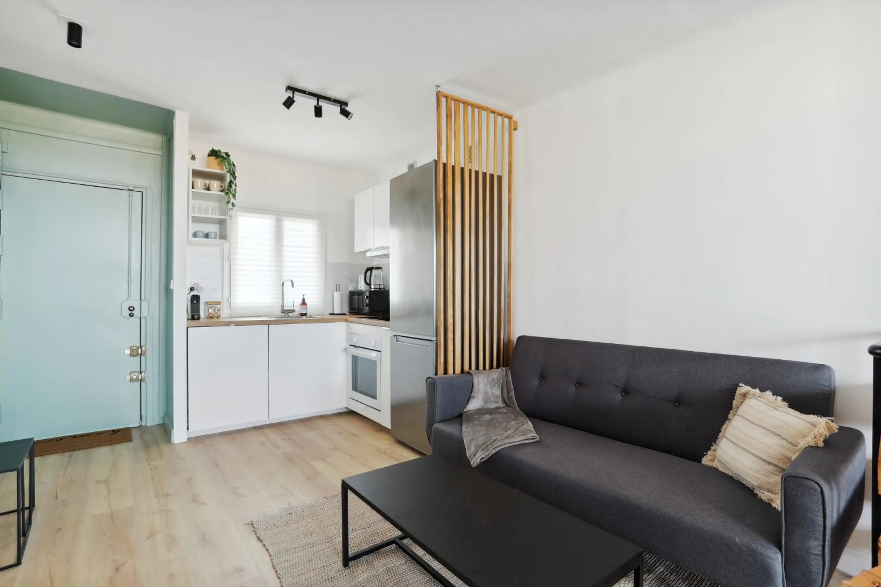 Kitchen or kitchenette in Le Beausoleil Duplex (Clim - Wifi - Netflix)
