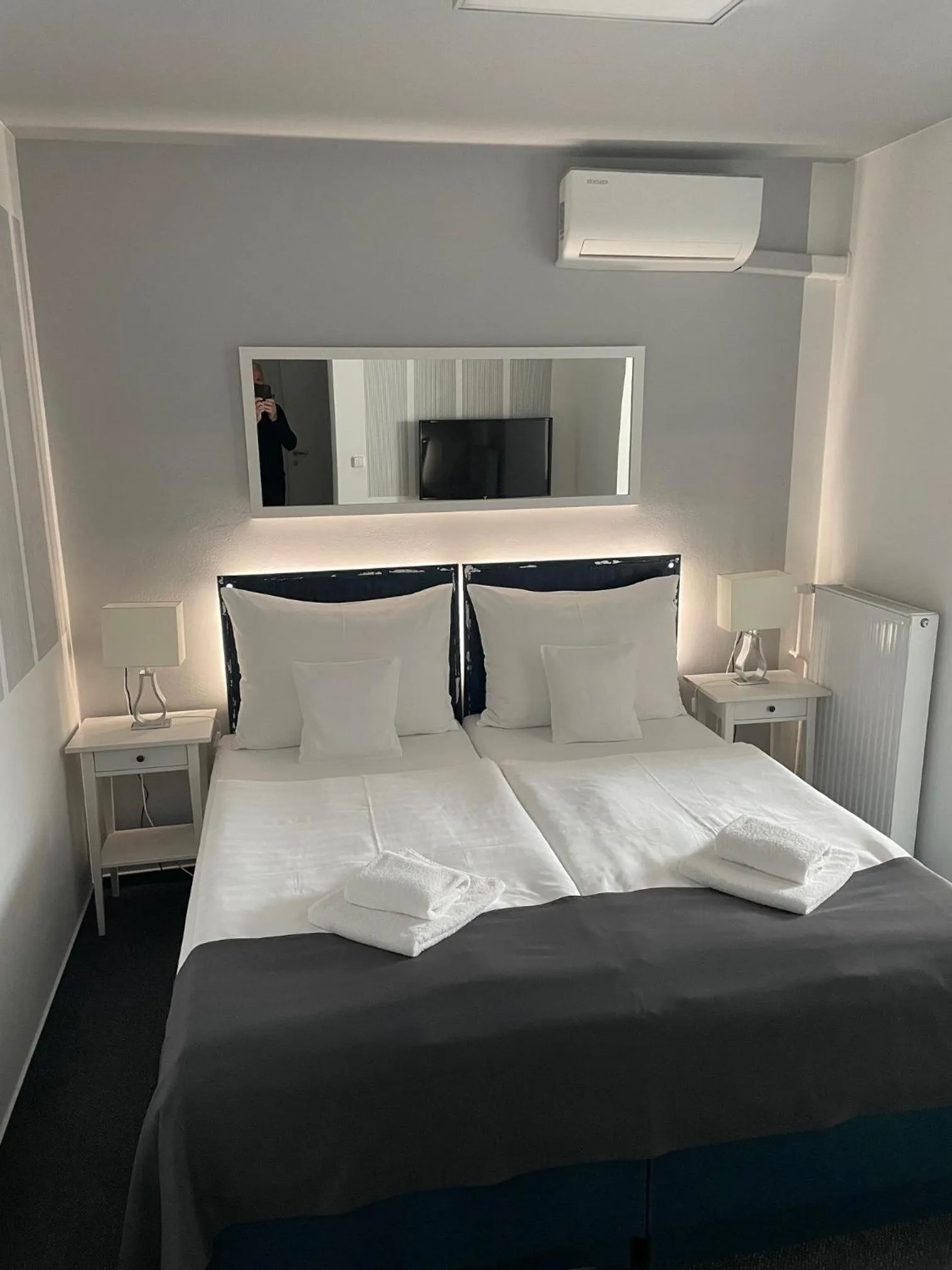 Property building, Bed in Hotel Maroli Mikulov