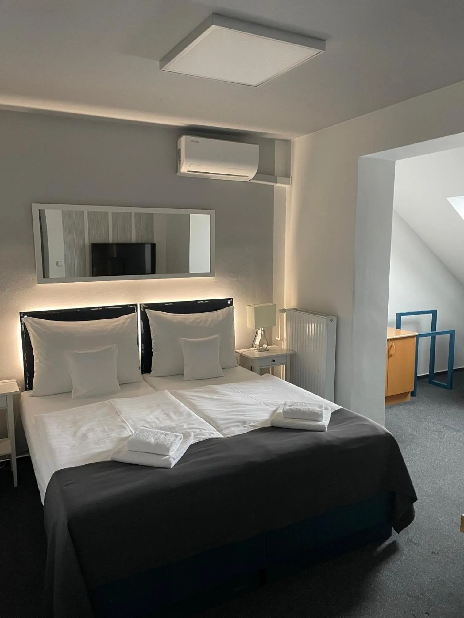 Property building, Bed in Hotel Maroli Mikulov