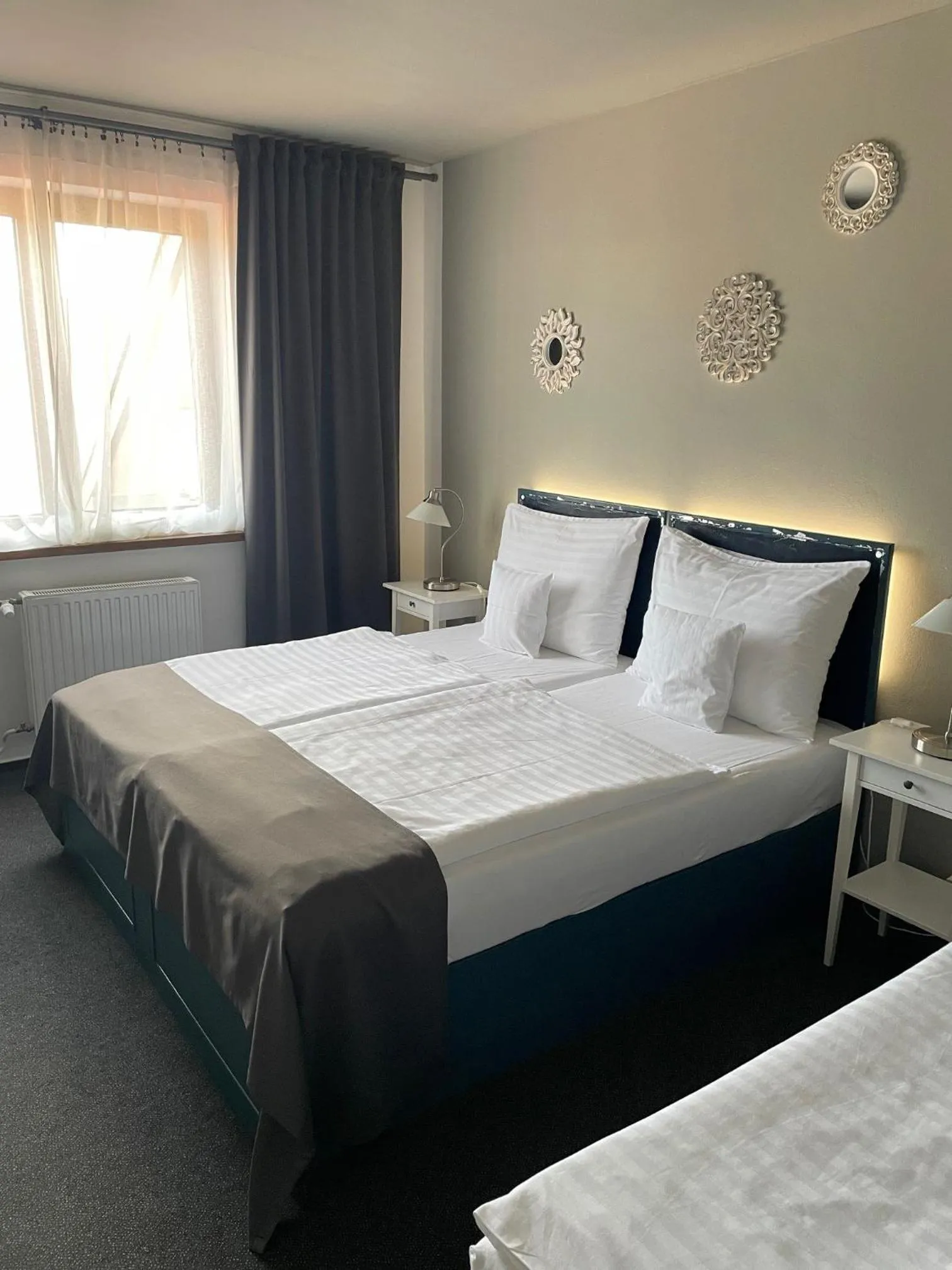 Property building, Bed in Hotel Maroli Mikulov