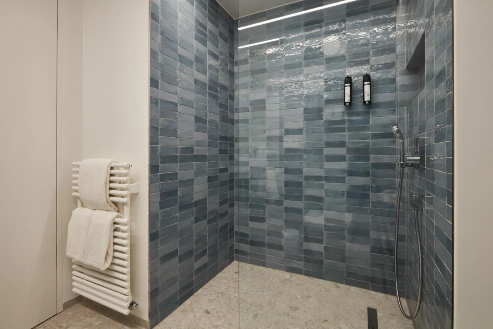 Bathroom in Résidence du Lys - Perrin Apartments