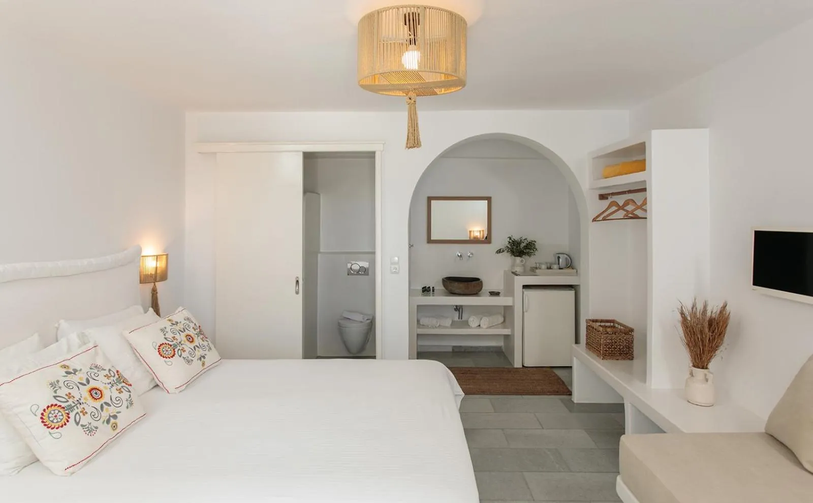 Bed in Ippokampos Beachfront