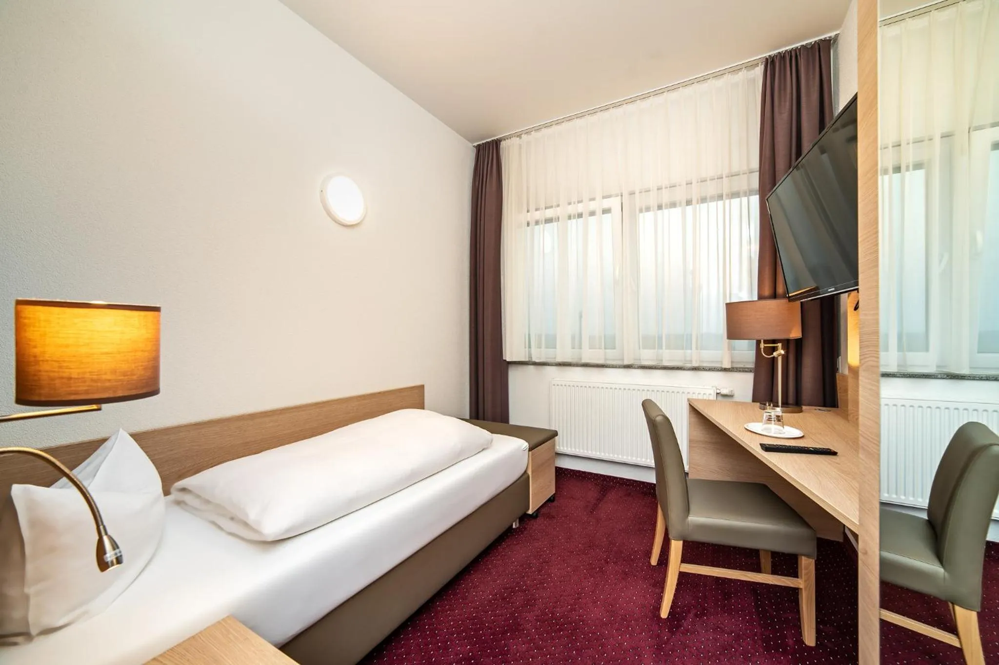 Bed in Hotel am Stadtrand